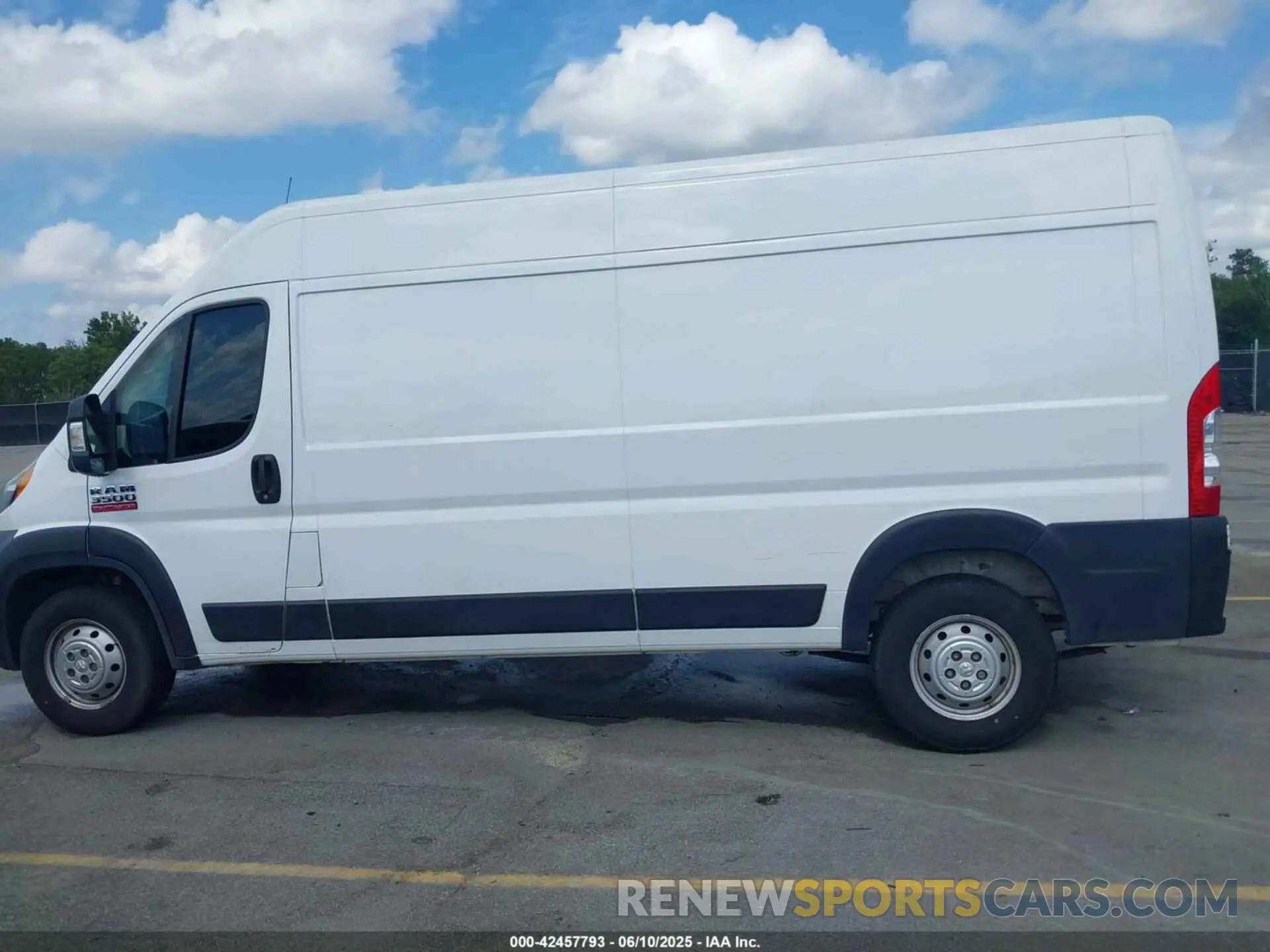 14 Photograph of a damaged car 3C6URVHG6LE110818 RAM PROMASTER 3500 2020