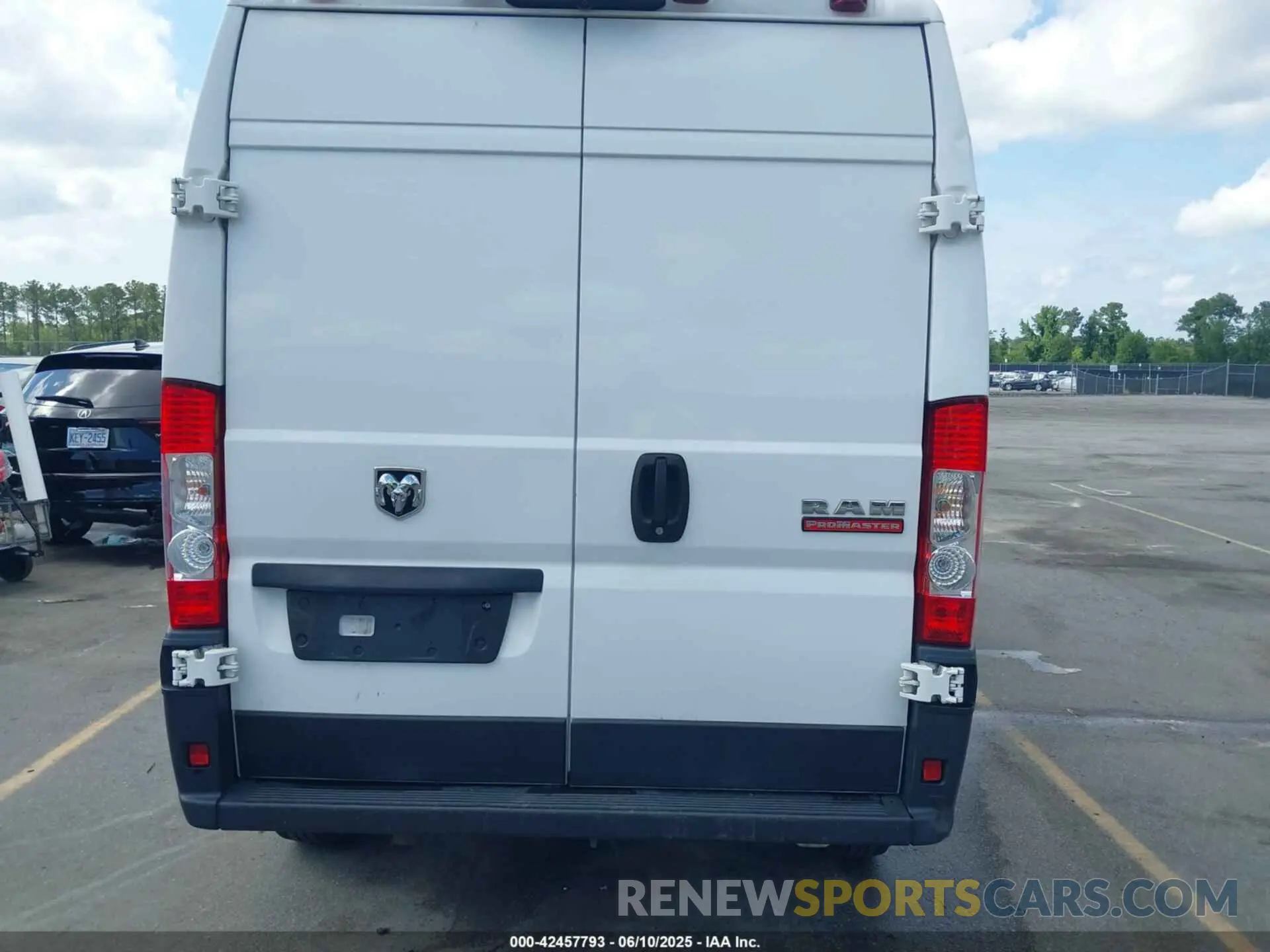 16 Photograph of a damaged car 3C6URVHG6LE110818 RAM PROMASTER 3500 2020