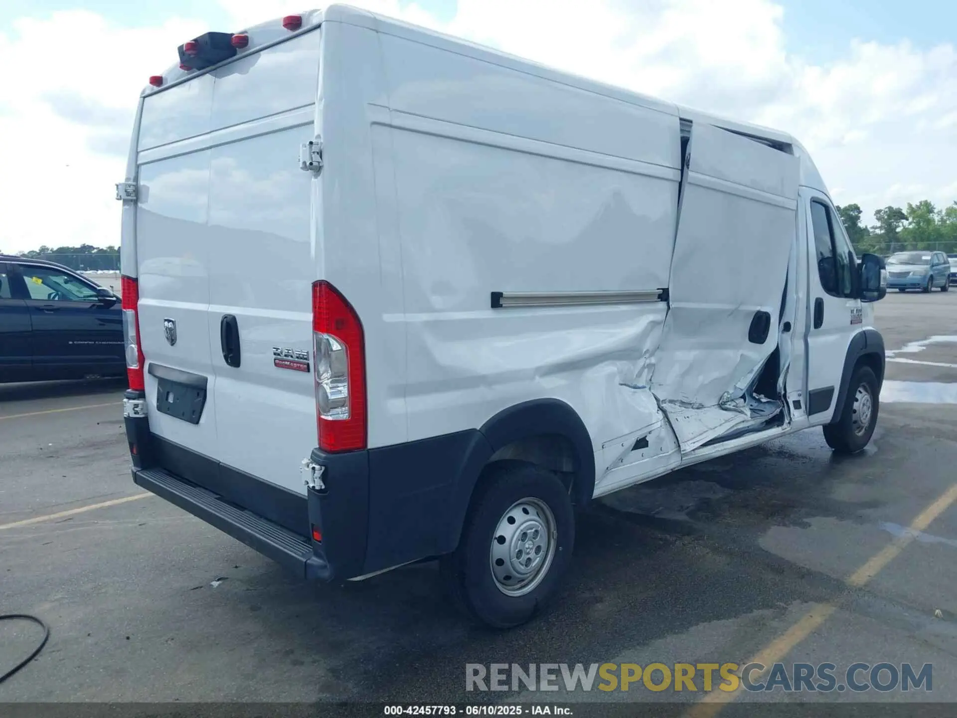 4 Photograph of a damaged car 3C6URVHG6LE110818 RAM PROMASTER 3500 2020