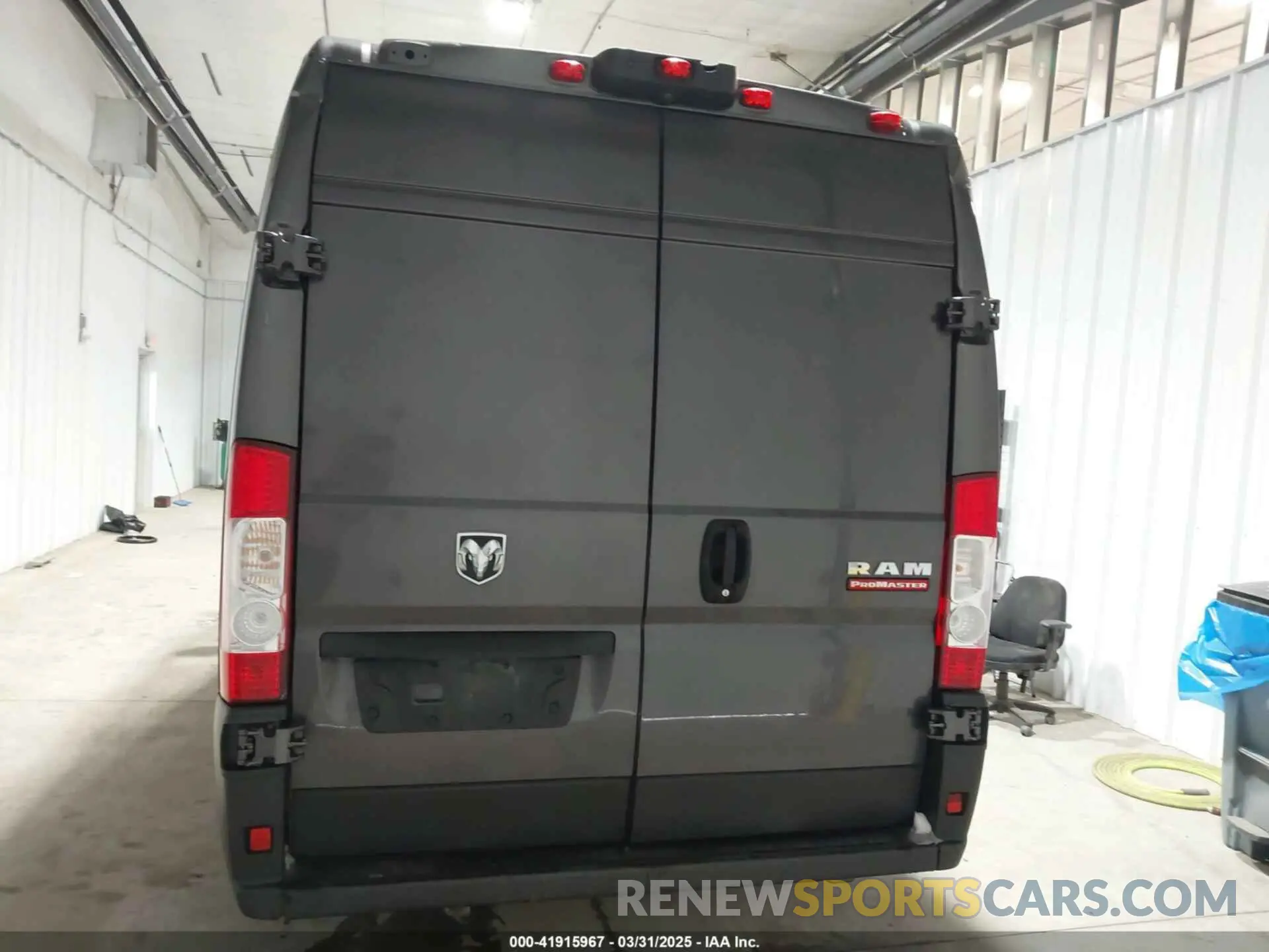 16 Photograph of a damaged car 3C6URVJG2LE100992 RAM PROMASTER 3500 2020