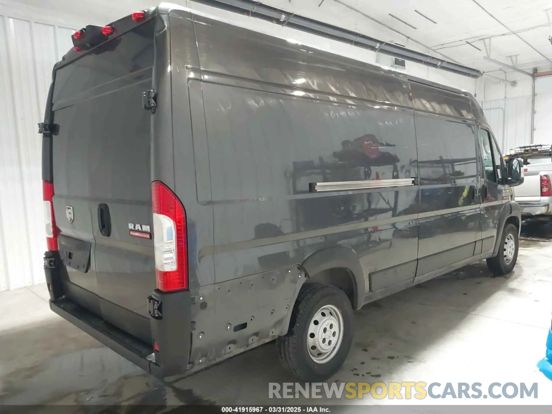 4 Photograph of a damaged car 3C6URVJG2LE100992 RAM PROMASTER 3500 2020