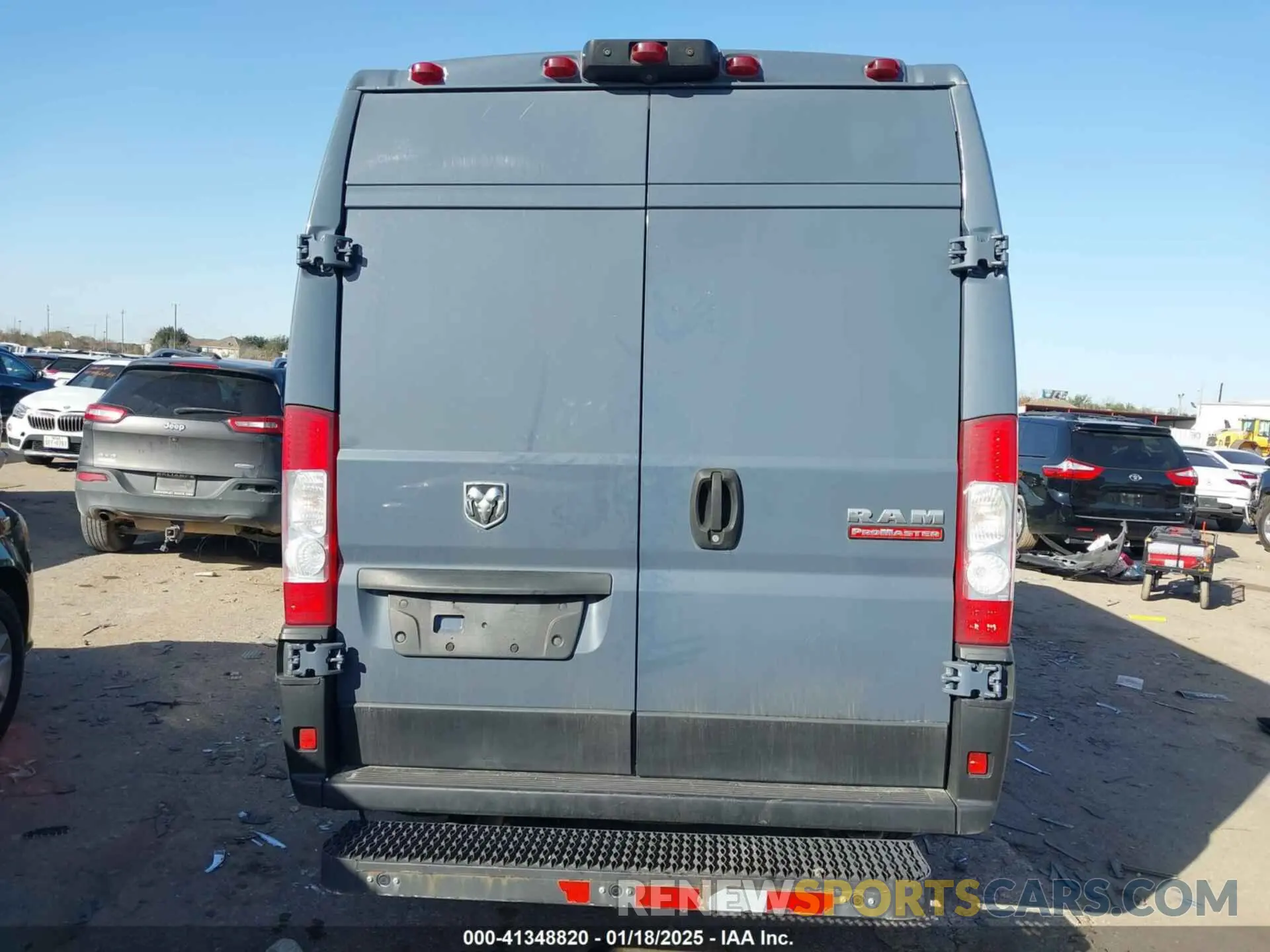 17 Photograph of a damaged car 3C6FRVJG1ME503372 RAM PROMASTER 3500 2021