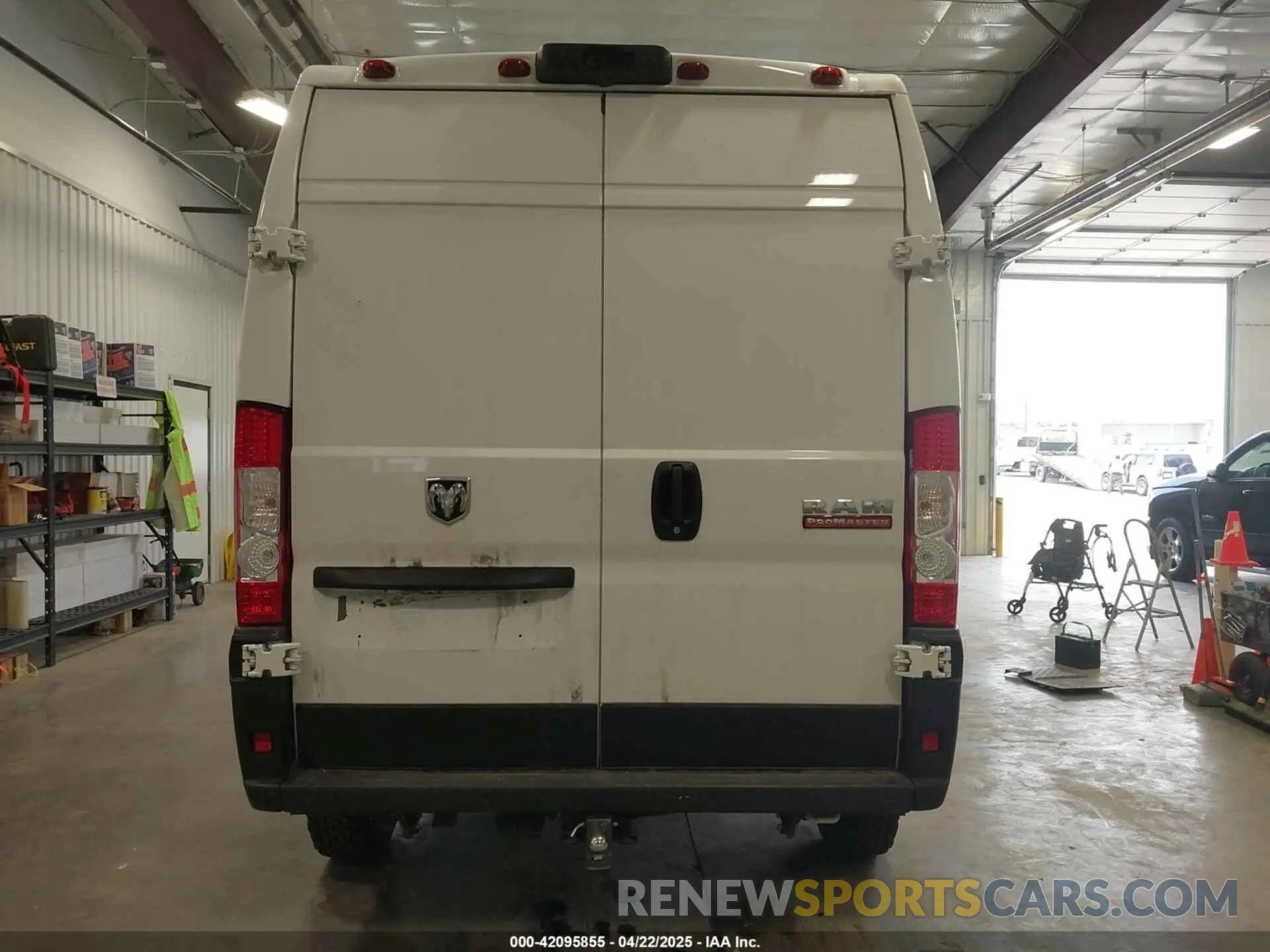 16 Photograph of a damaged car 3C6MRVHG8ME537399 RAM PROMASTER 3500 2021