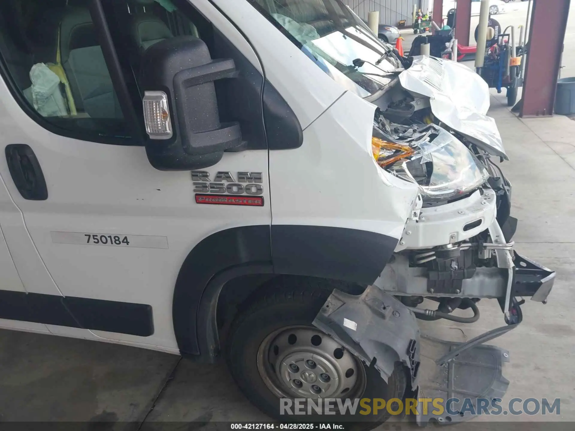 18 Photograph of a damaged car 3C6MRVHG8ME575585 RAM PROMASTER 3500 2021
