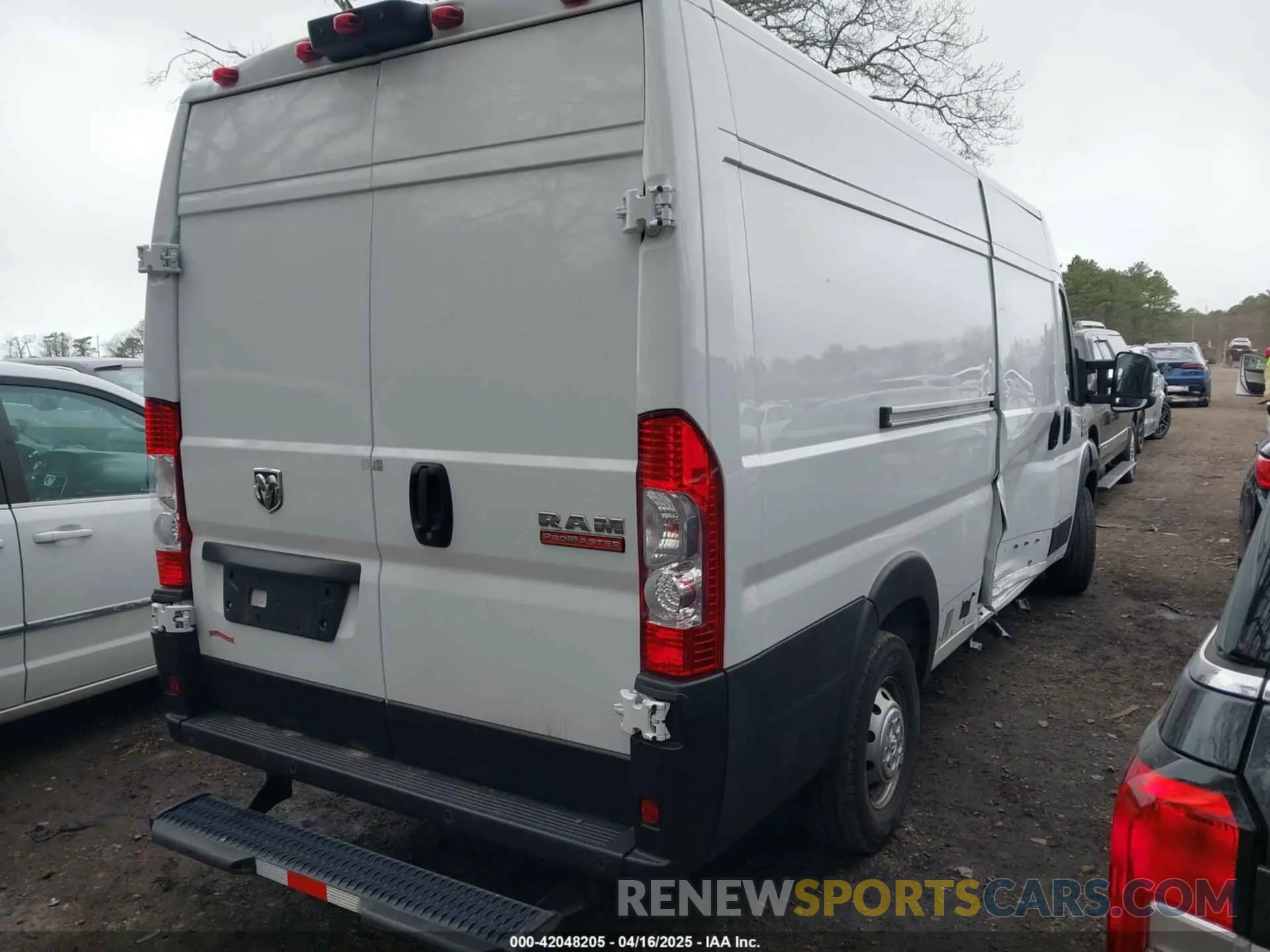 4 Photograph of a damaged car 3C6MRVJG0ME510482 RAM PROMASTER 3500 2021