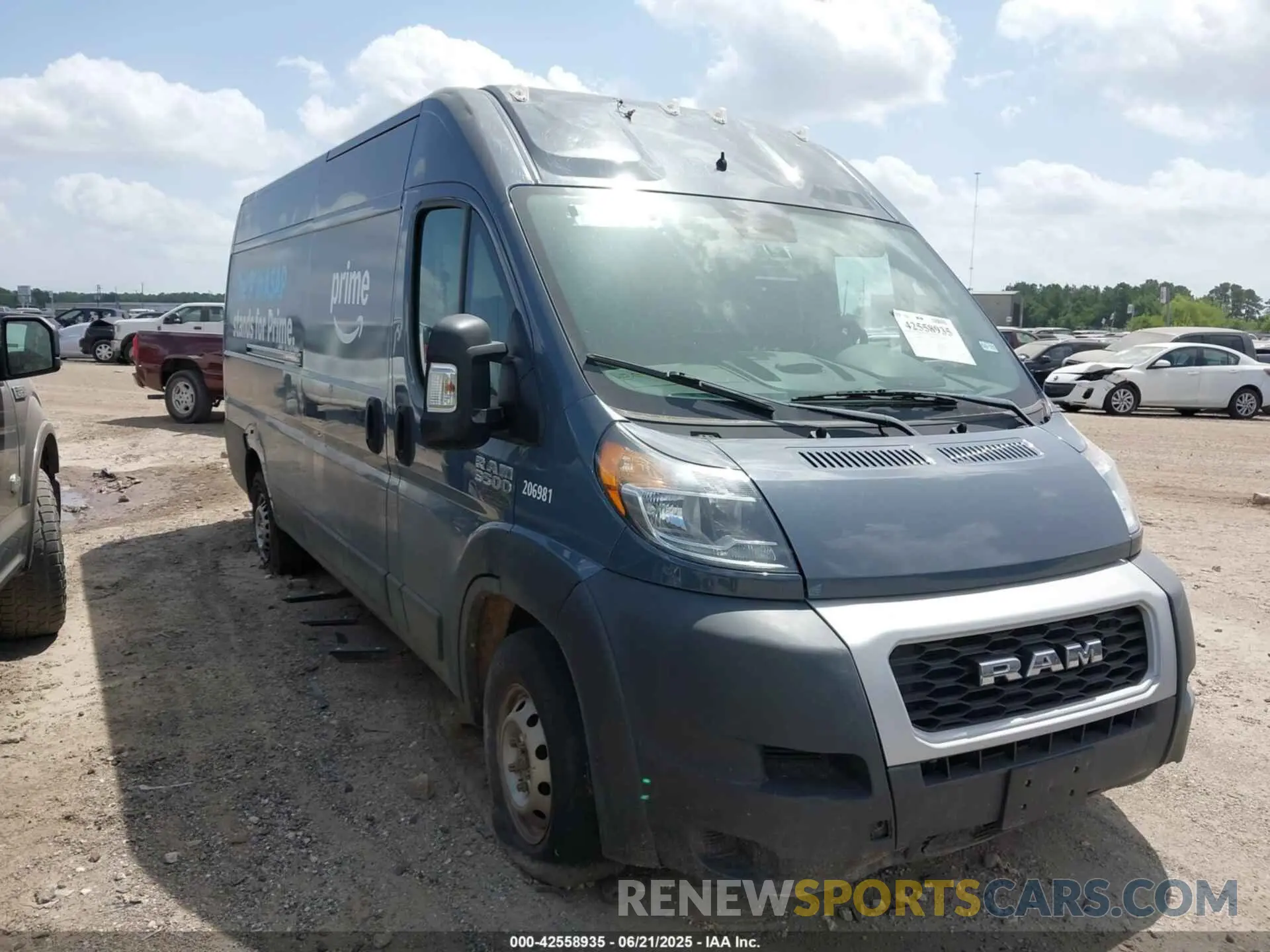 1 Photograph of a damaged car 3C6MRVJG0ME571007 RAM PROMASTER 3500 2021