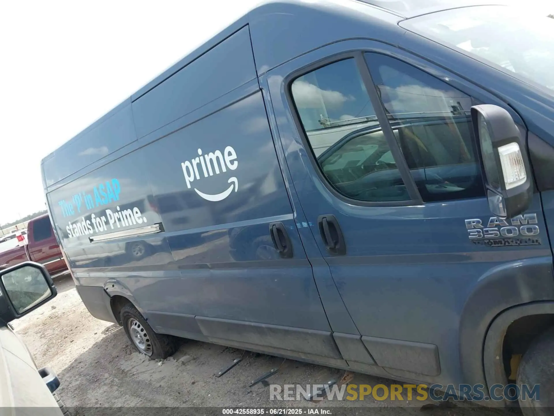 13 Photograph of a damaged car 3C6MRVJG0ME571007 RAM PROMASTER 3500 2021
