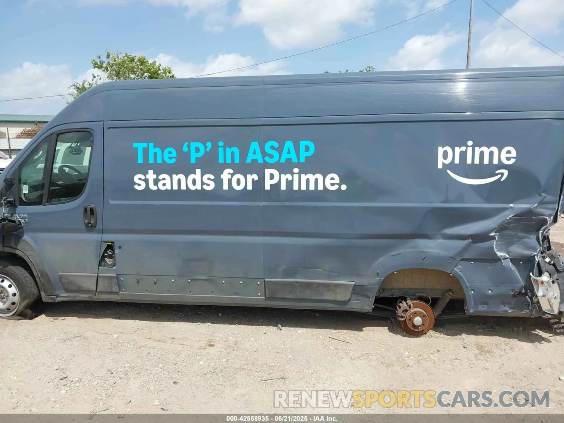 14 Photograph of a damaged car 3C6MRVJG0ME571007 RAM PROMASTER 3500 2021