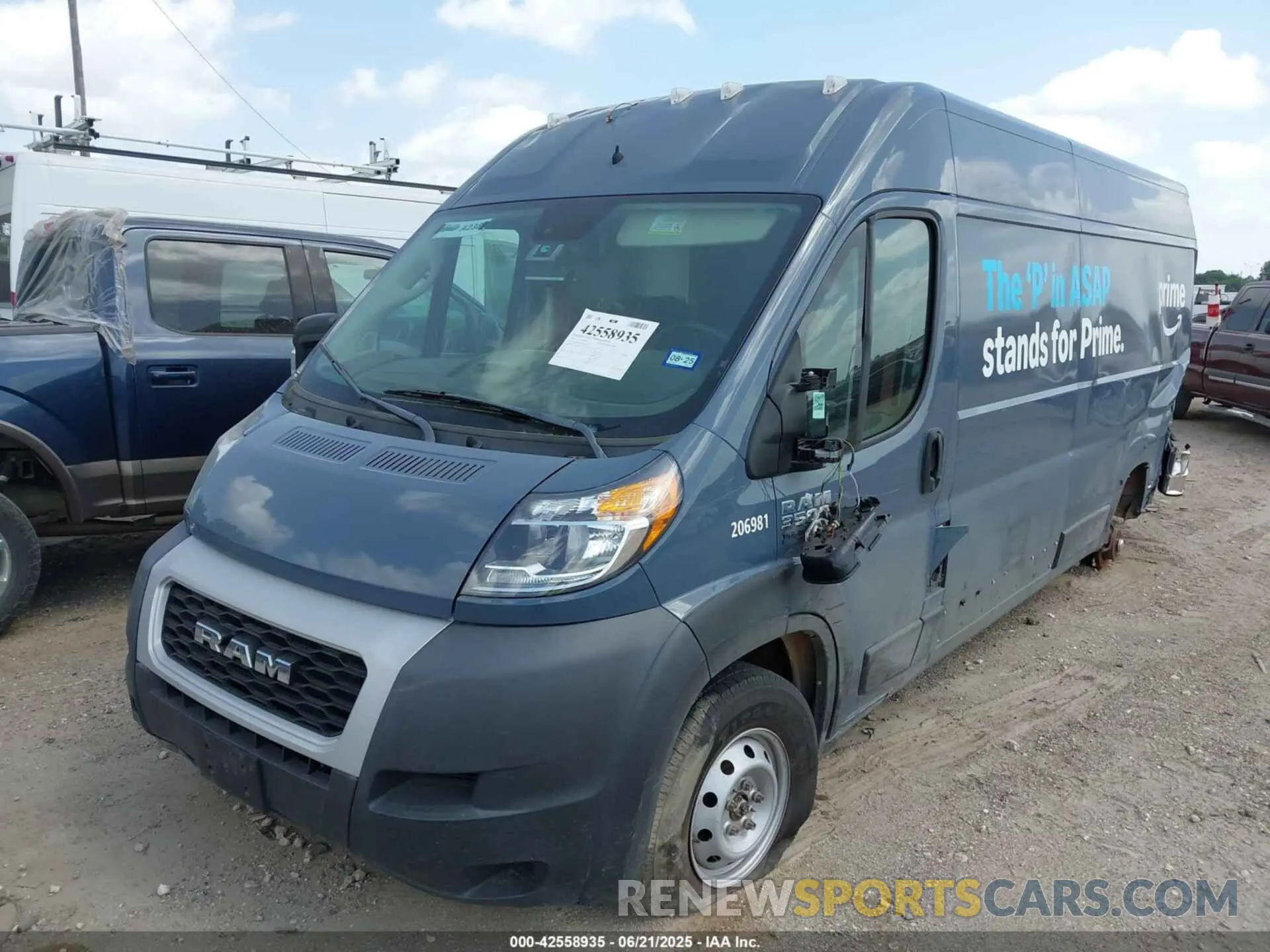 2 Photograph of a damaged car 3C6MRVJG0ME571007 RAM PROMASTER 3500 2021