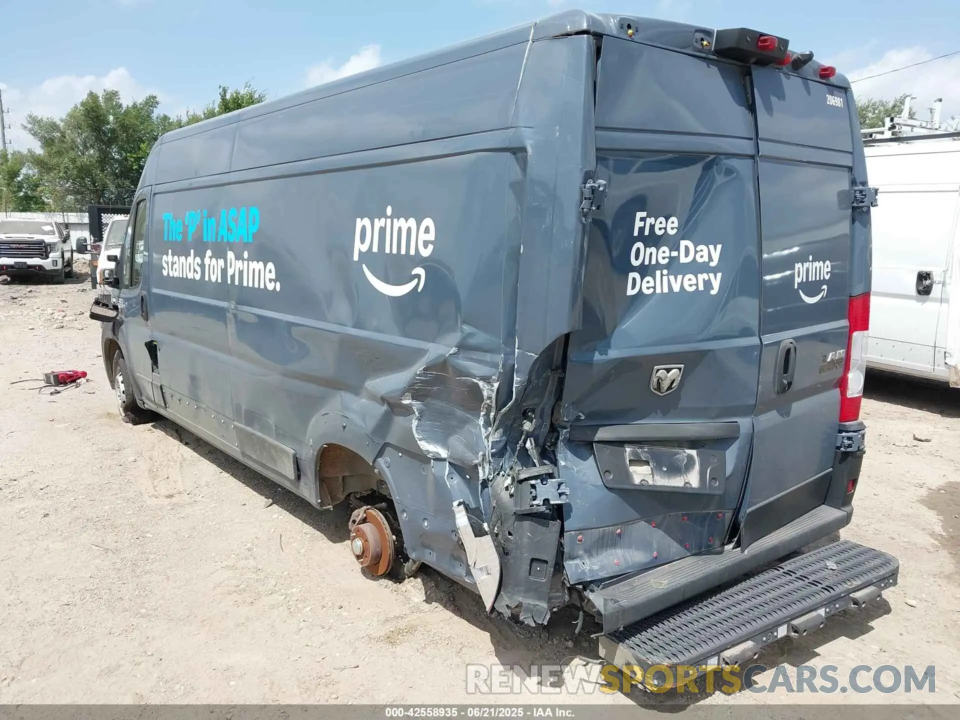 3 Photograph of a damaged car 3C6MRVJG0ME571007 RAM PROMASTER 3500 2021