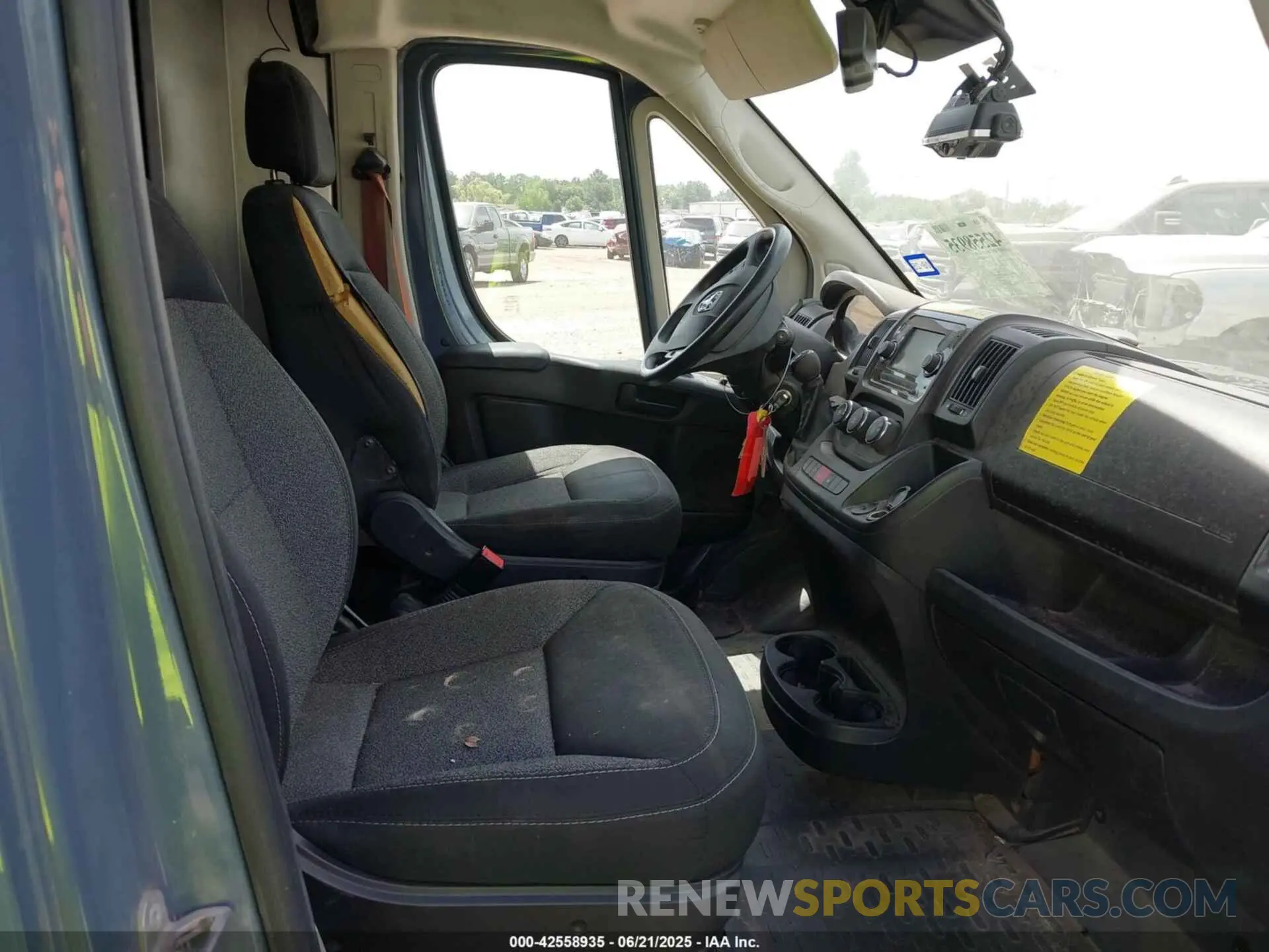 5 Photograph of a damaged car 3C6MRVJG0ME571007 RAM PROMASTER 3500 2021