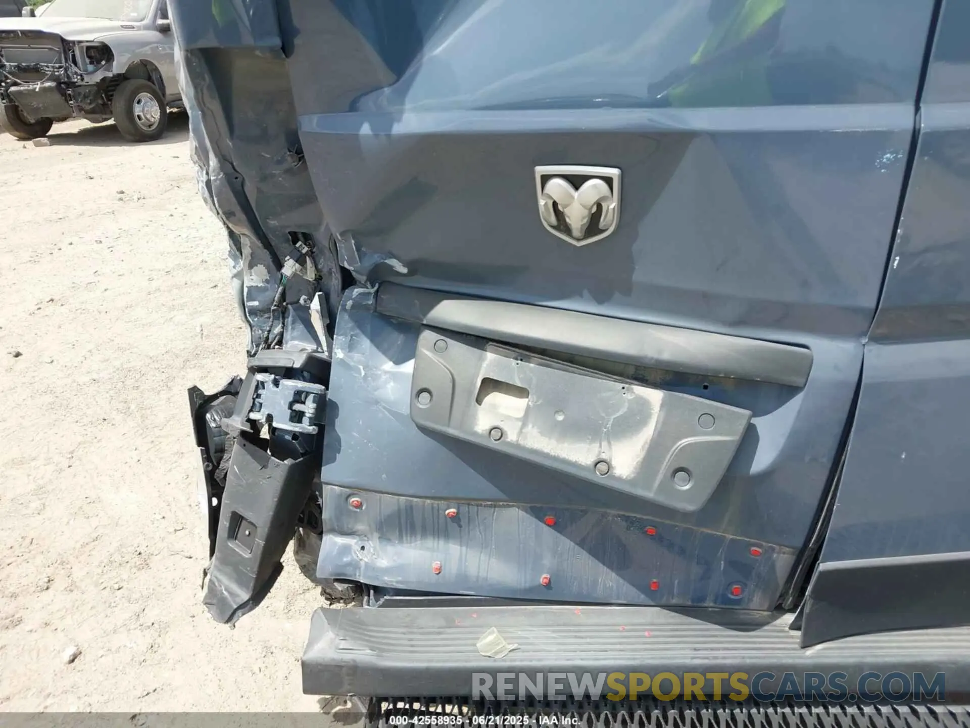 6 Photograph of a damaged car 3C6MRVJG0ME571007 RAM PROMASTER 3500 2021