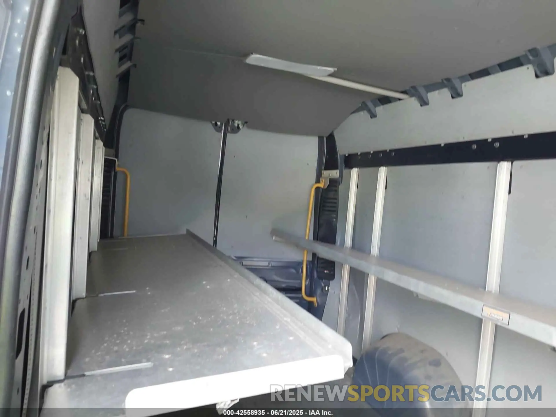 8 Photograph of a damaged car 3C6MRVJG0ME571007 RAM PROMASTER 3500 2021