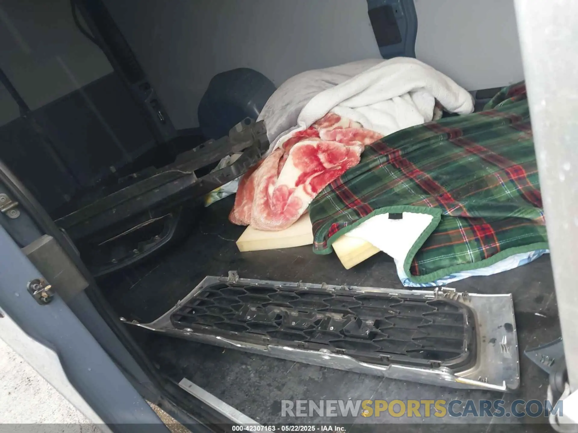 12 Photograph of a damaged car 3C6MRVJG0ME574229 RAM PROMASTER 3500 2021