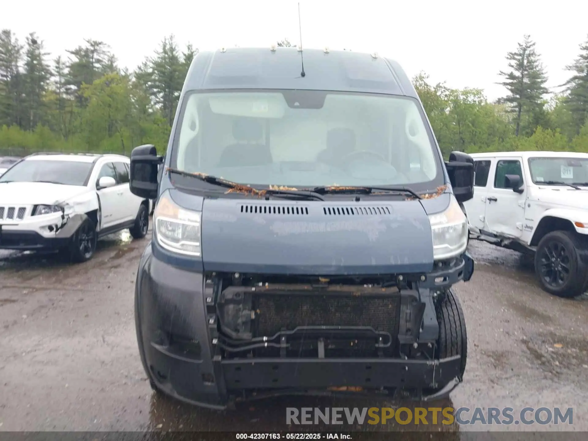 13 Photograph of a damaged car 3C6MRVJG0ME574229 RAM PROMASTER 3500 2021