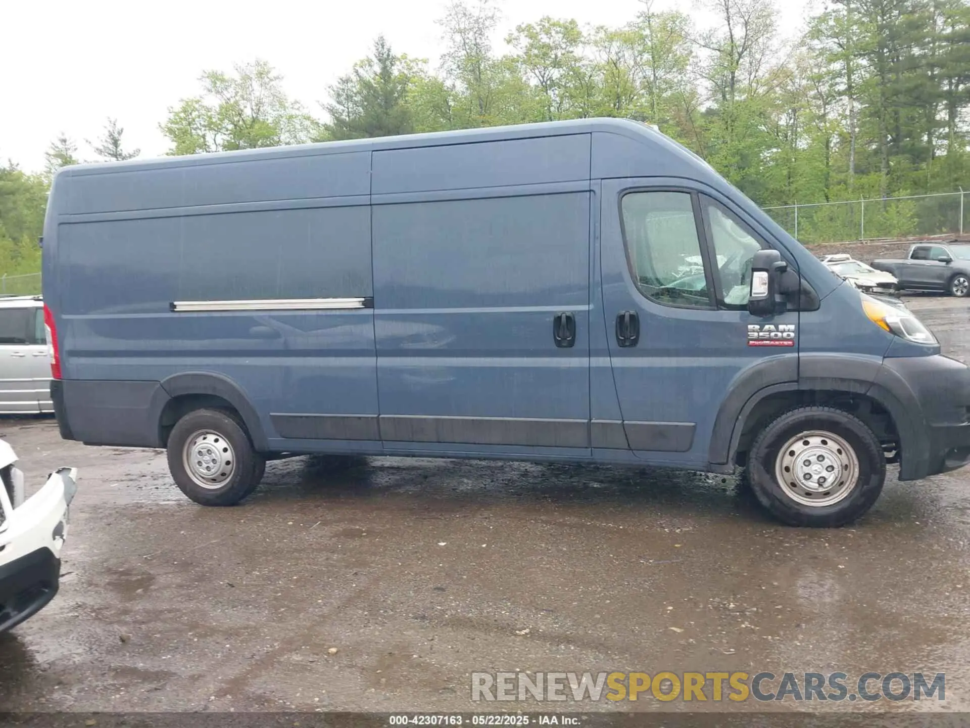 14 Photograph of a damaged car 3C6MRVJG0ME574229 RAM PROMASTER 3500 2021