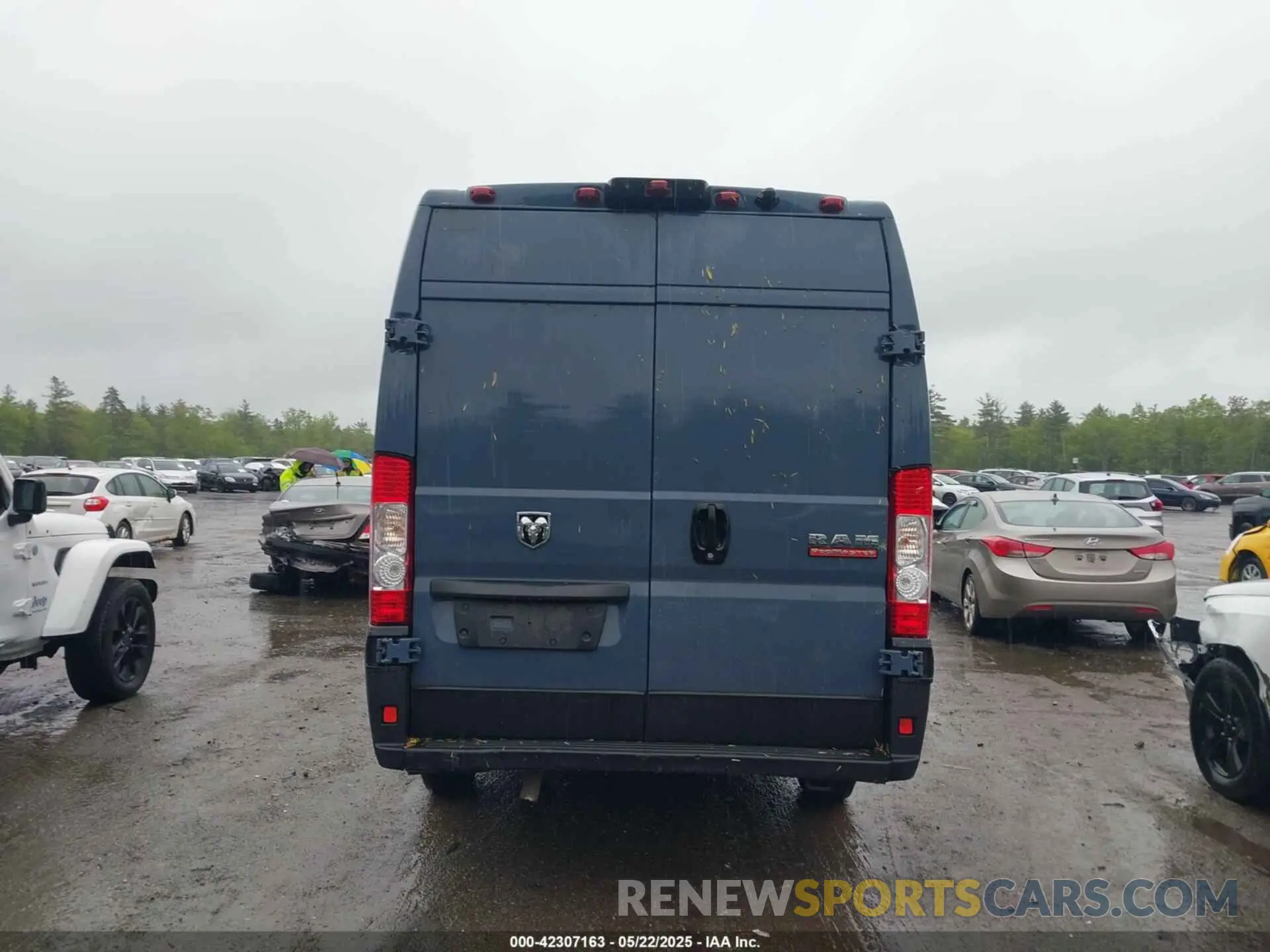 17 Photograph of a damaged car 3C6MRVJG0ME574229 RAM PROMASTER 3500 2021
