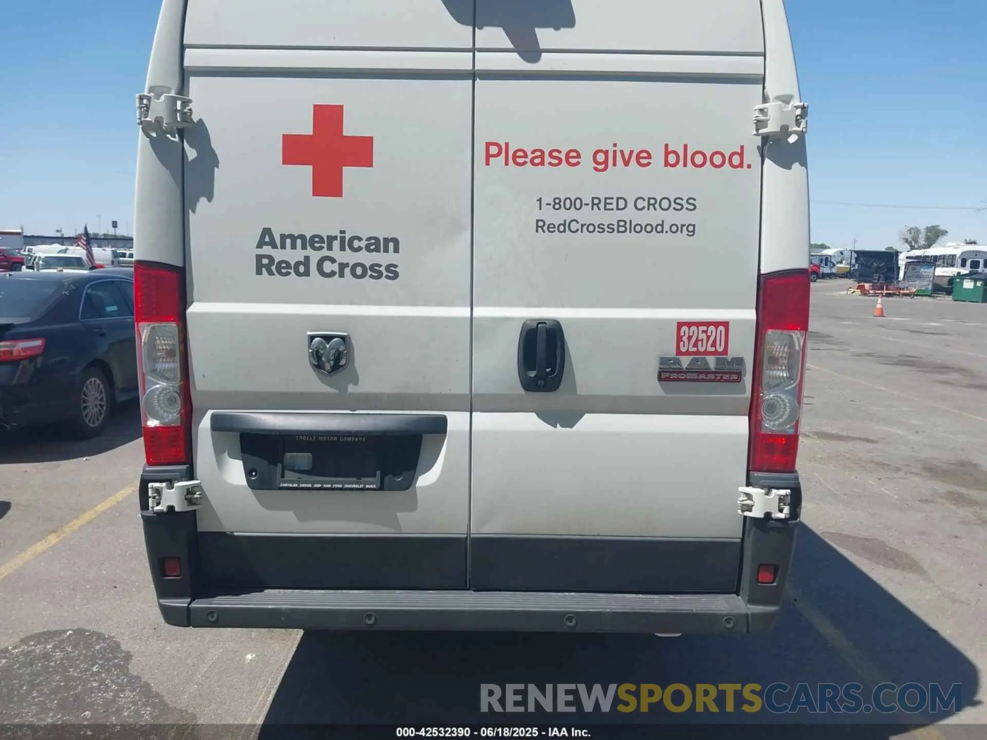 16 Photograph of a damaged car 3C6MRVJG1ME518462 RAM PROMASTER 3500 2021