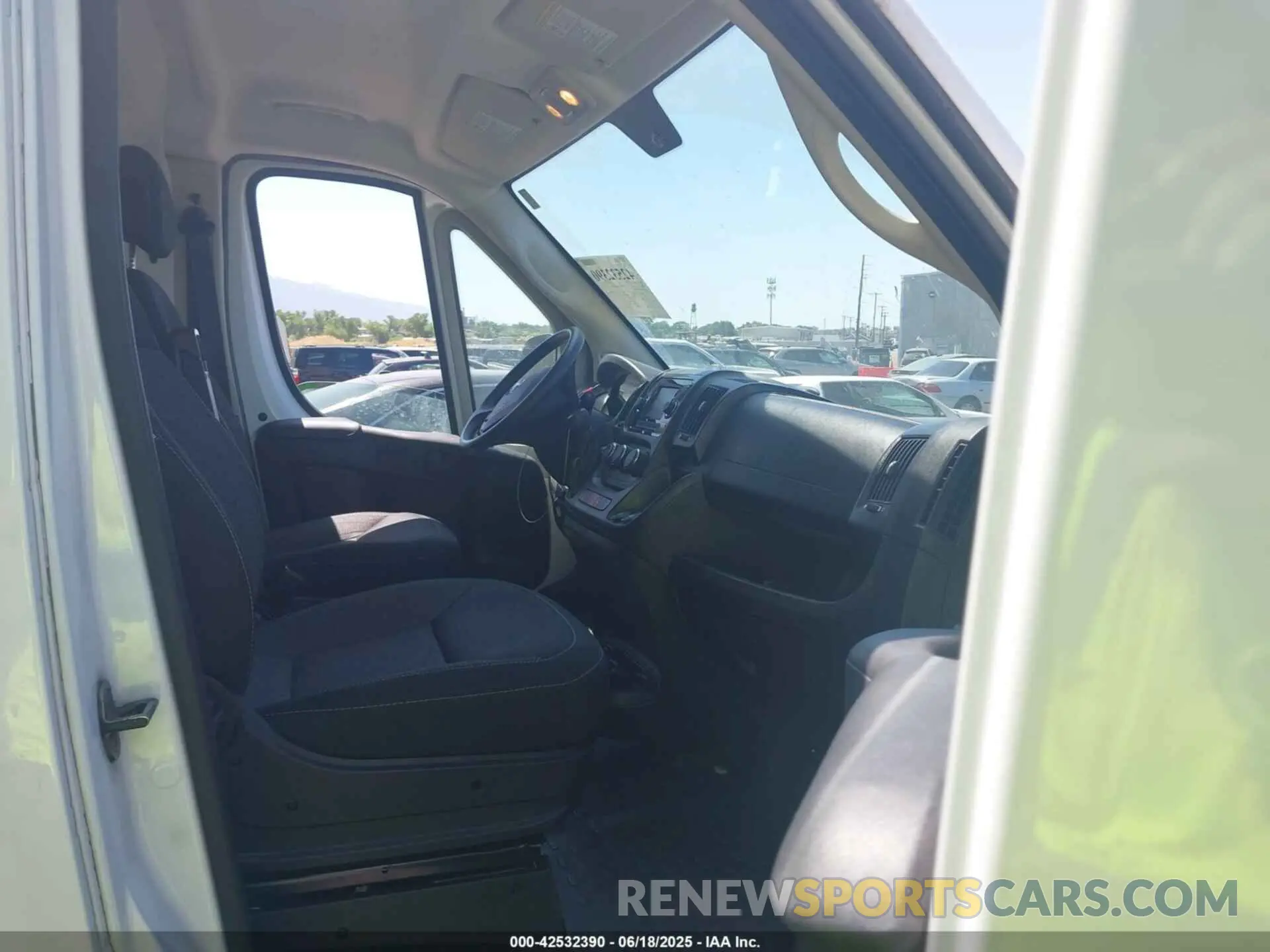 5 Photograph of a damaged car 3C6MRVJG1ME518462 RAM PROMASTER 3500 2021