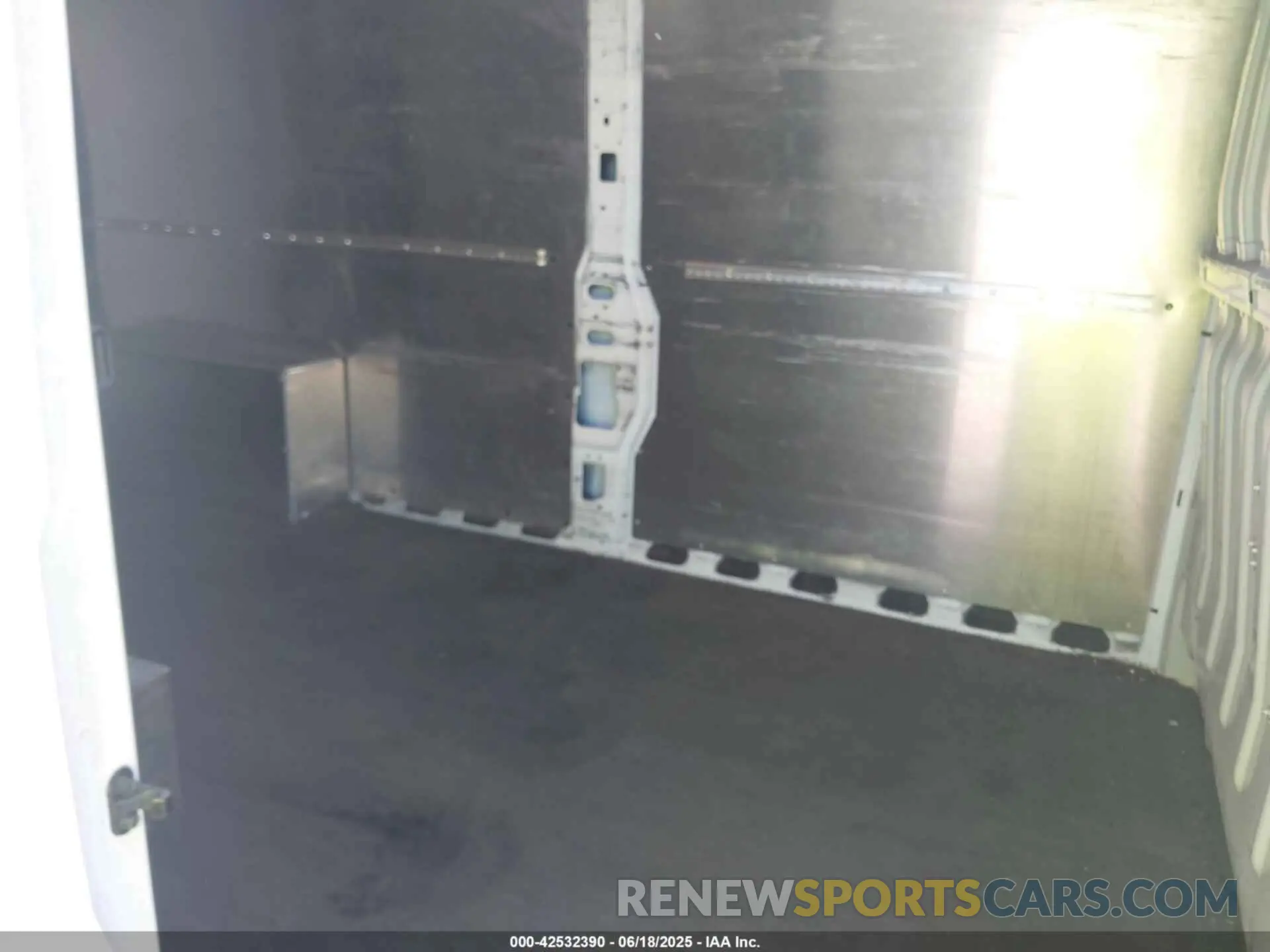 8 Photograph of a damaged car 3C6MRVJG1ME518462 RAM PROMASTER 3500 2021