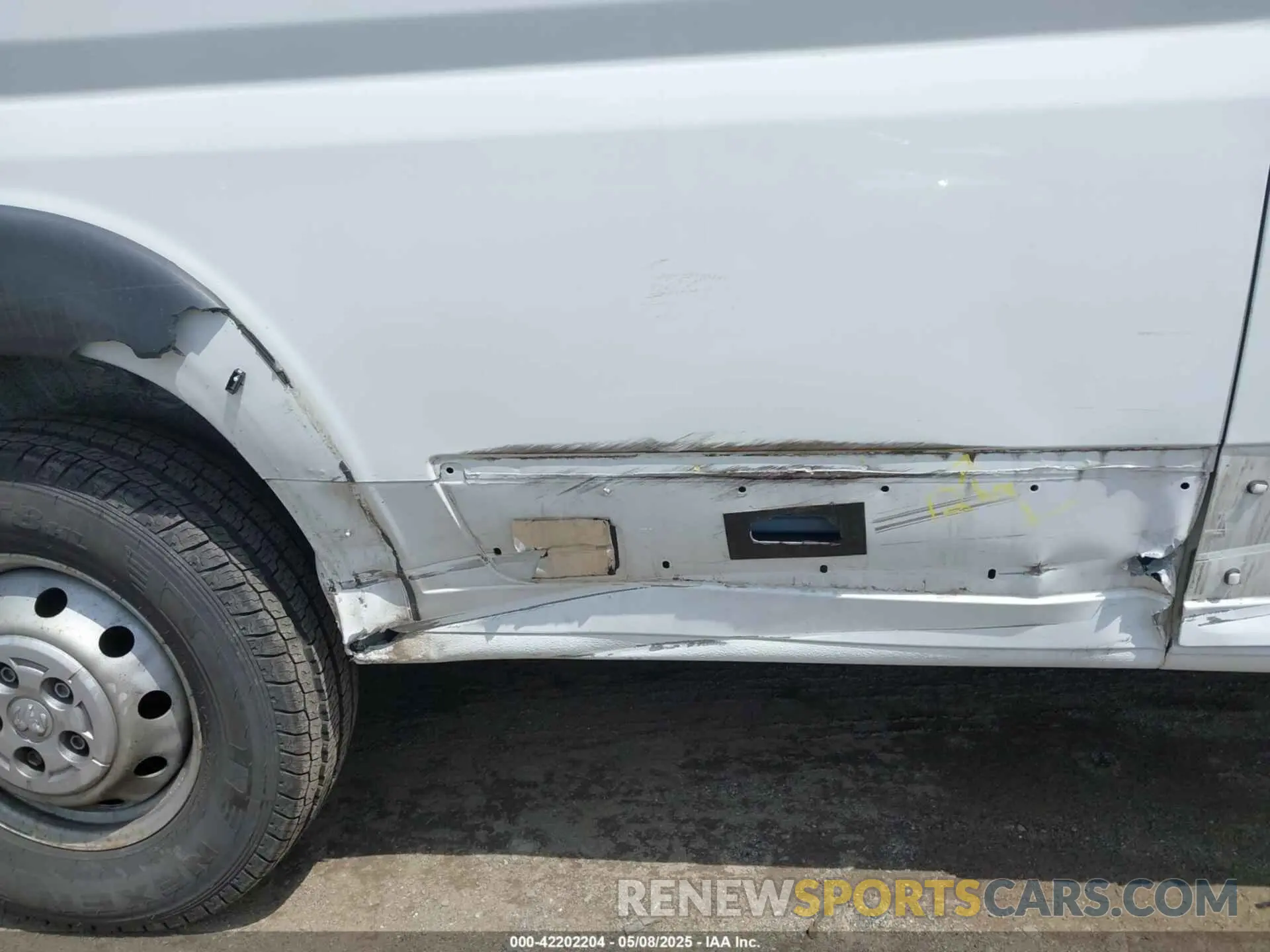21 Photograph of a damaged car 3C6MRVJG2ME513321 RAM PROMASTER 3500 2021