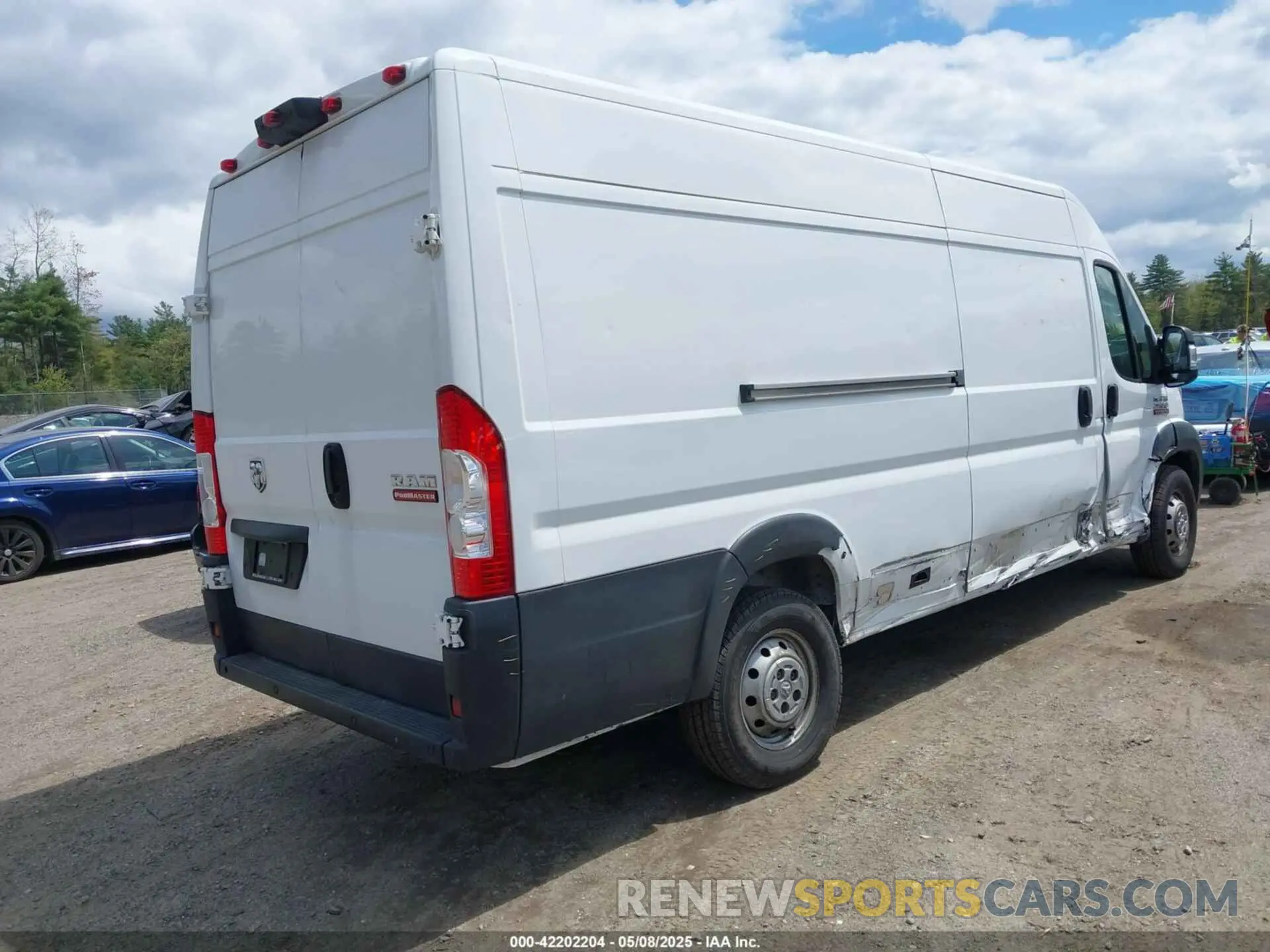 4 Photograph of a damaged car 3C6MRVJG2ME513321 RAM PROMASTER 3500 2021