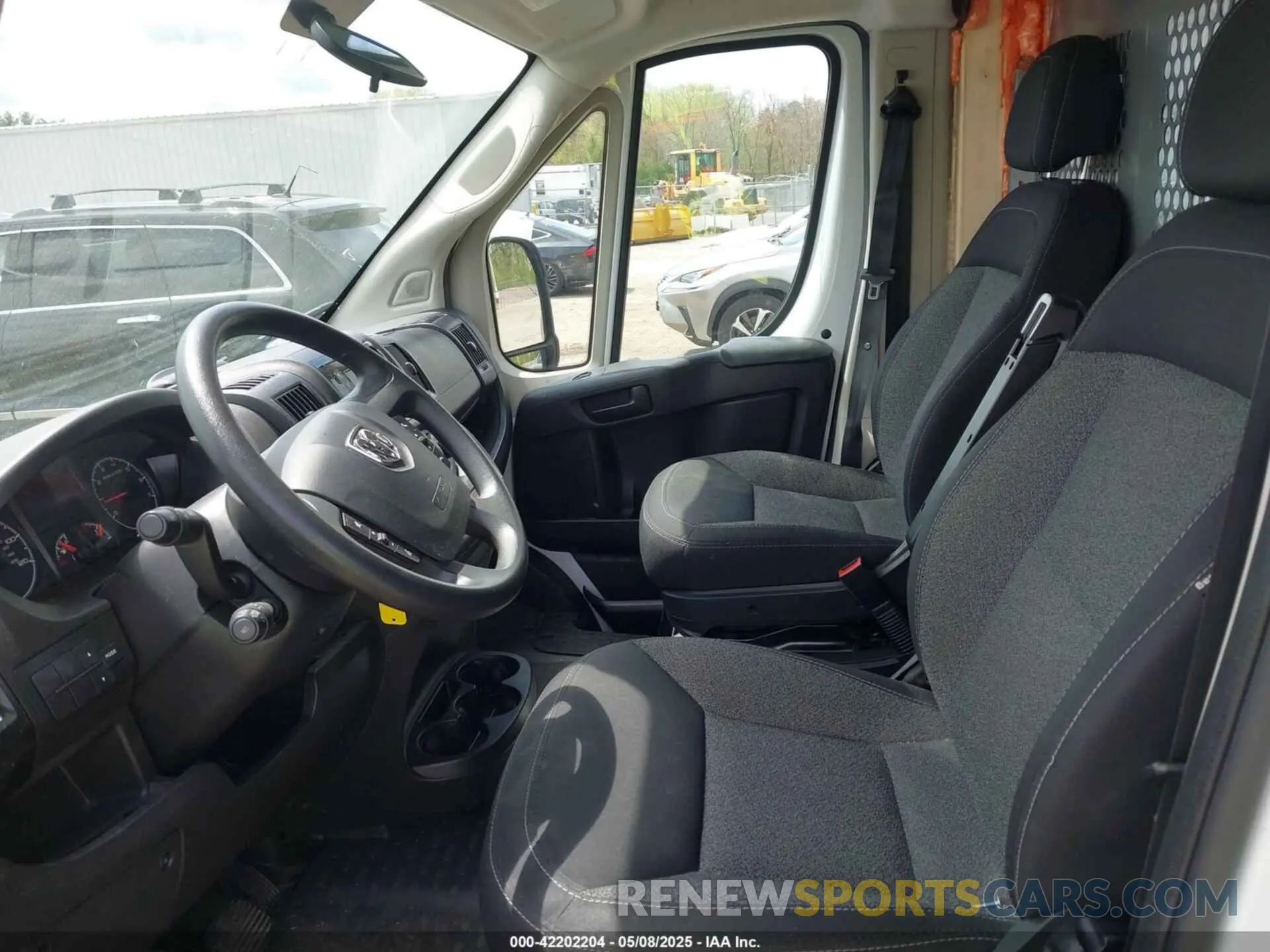 5 Photograph of a damaged car 3C6MRVJG2ME513321 RAM PROMASTER 3500 2021