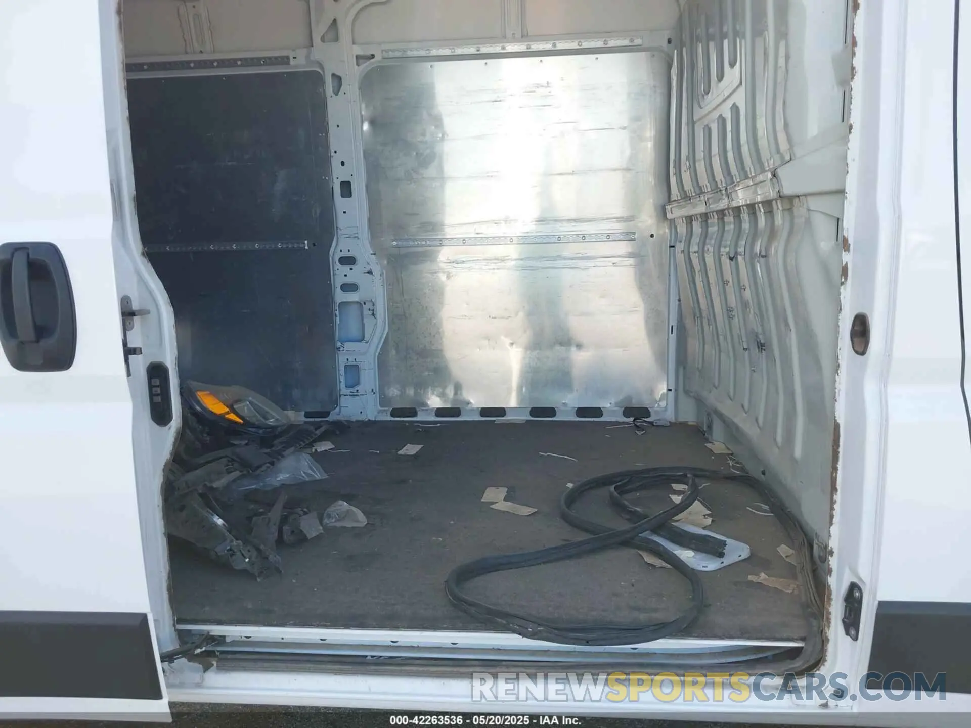 8 Photograph of a damaged car 3C6MRVJG3ME520522 RAM PROMASTER 3500 2021
