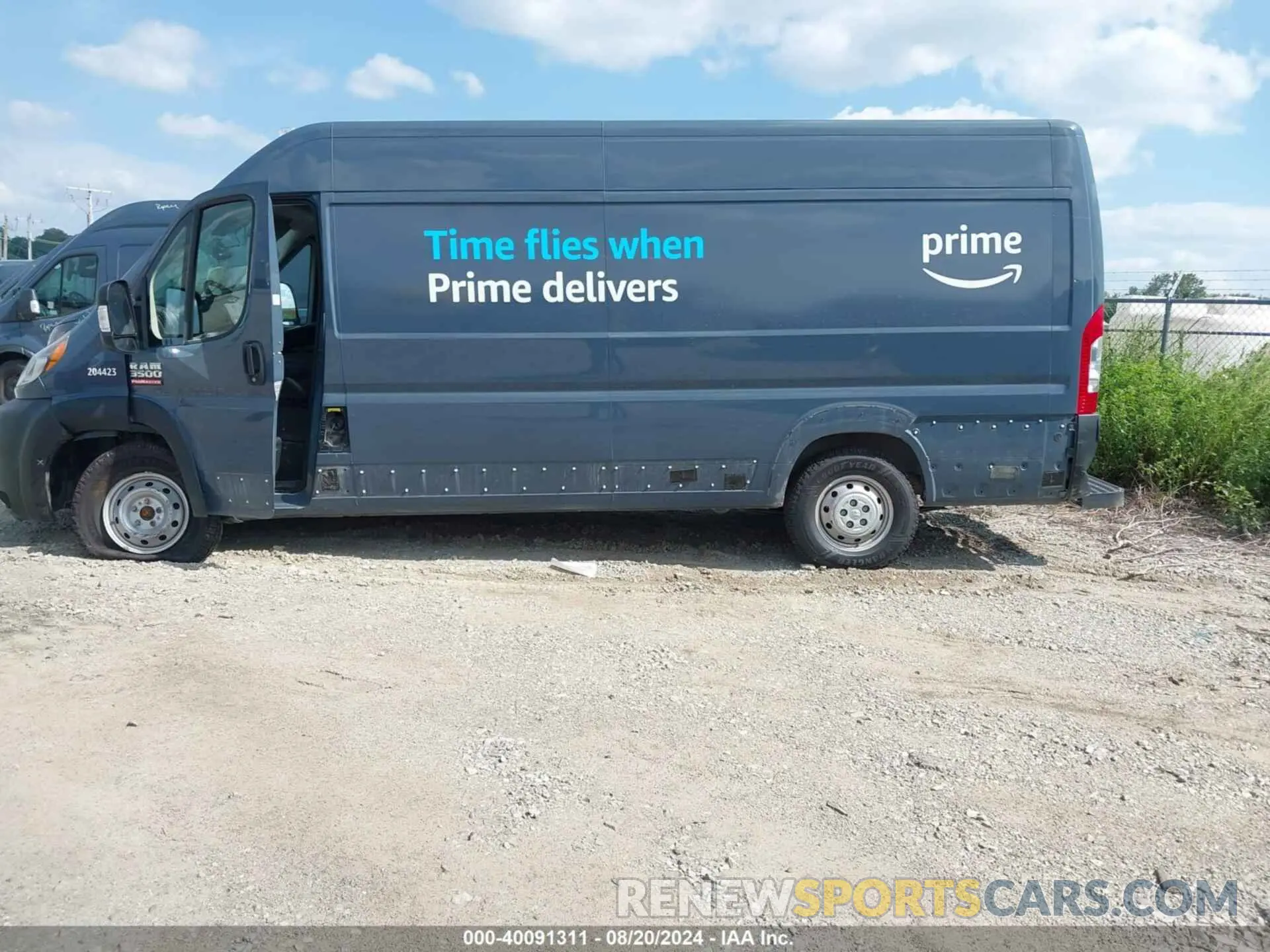 14 Photograph of a damaged car 3C6MRVJG4ME586433 RAM PROMASTER 3500 2021