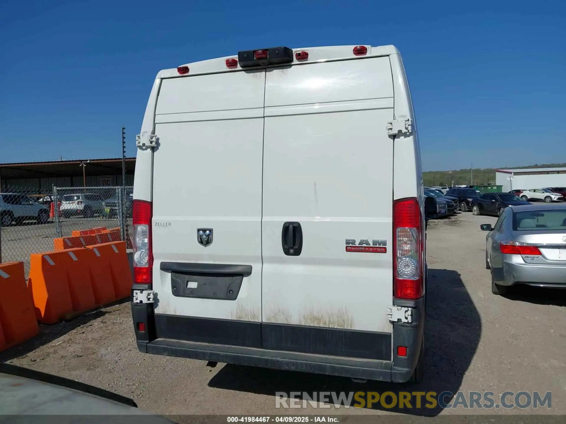 17 Photograph of a damaged car 3C6MRVJG4ME590174 RAM PROMASTER 3500 2021