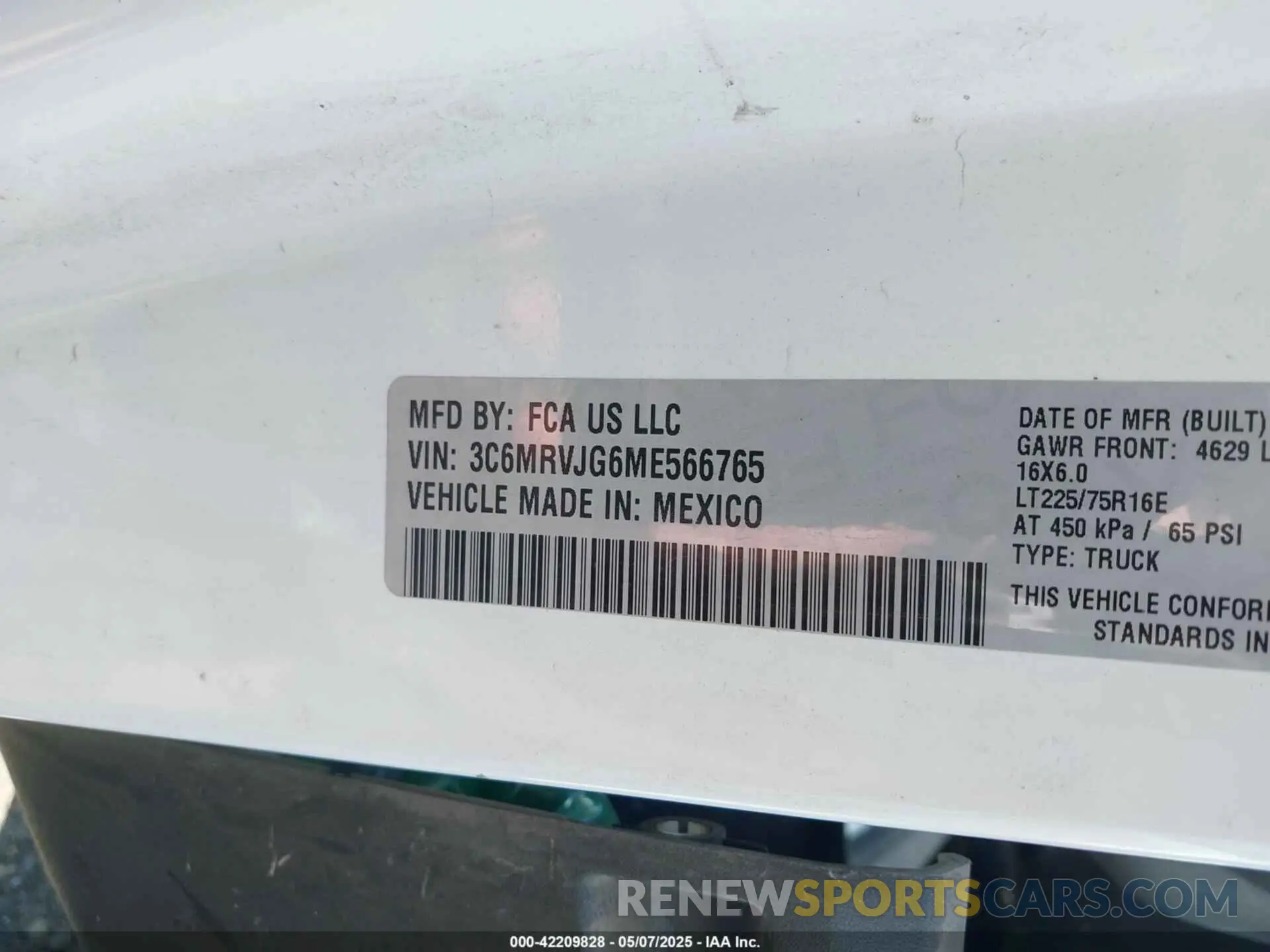 9 Photograph of a damaged car 3C6MRVJG6ME566765 RAM PROMASTER 3500 2021