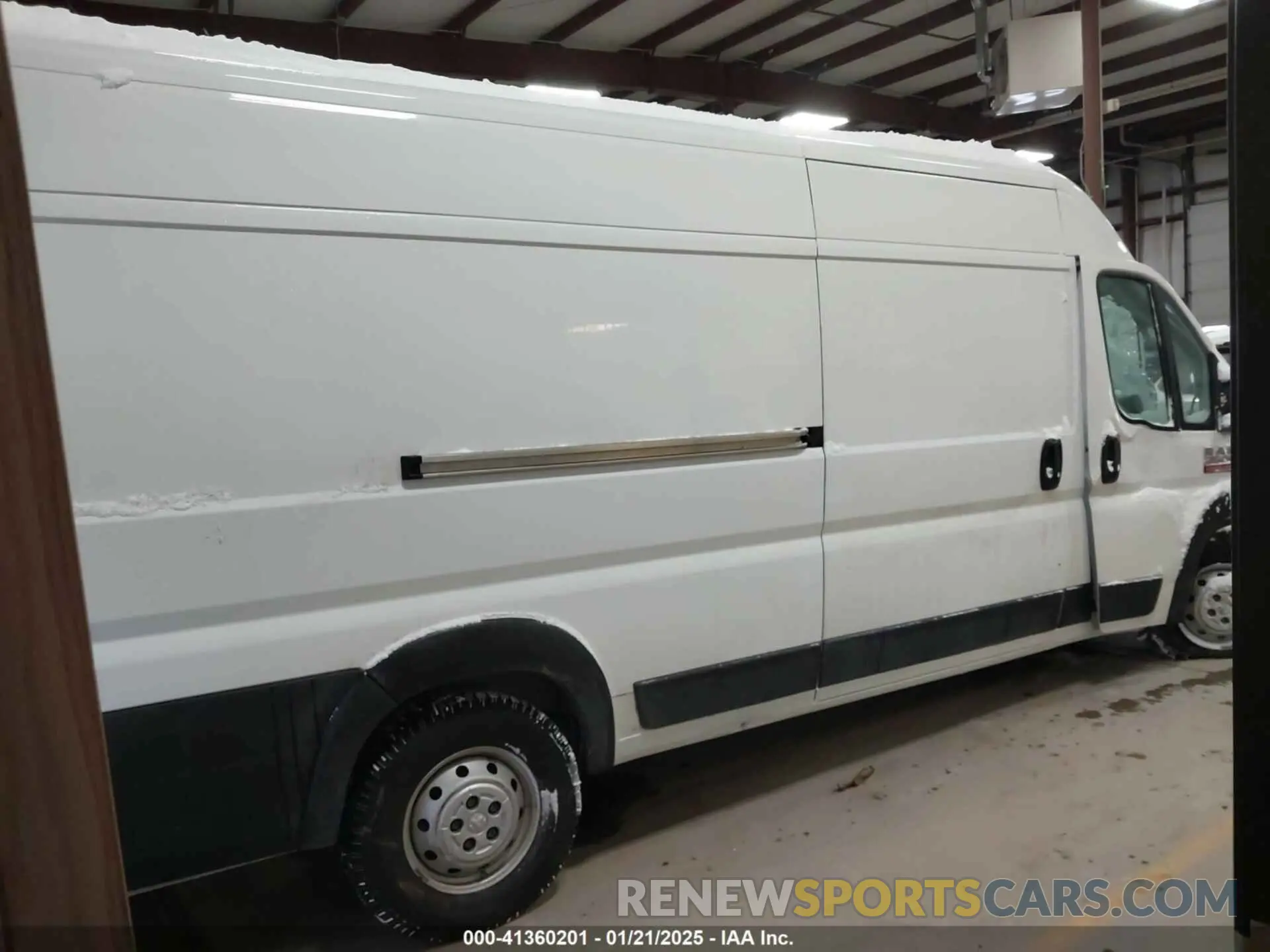 4 Photograph of a damaged car 3C6MRVJG6ME577233 RAM PROMASTER 3500 2021