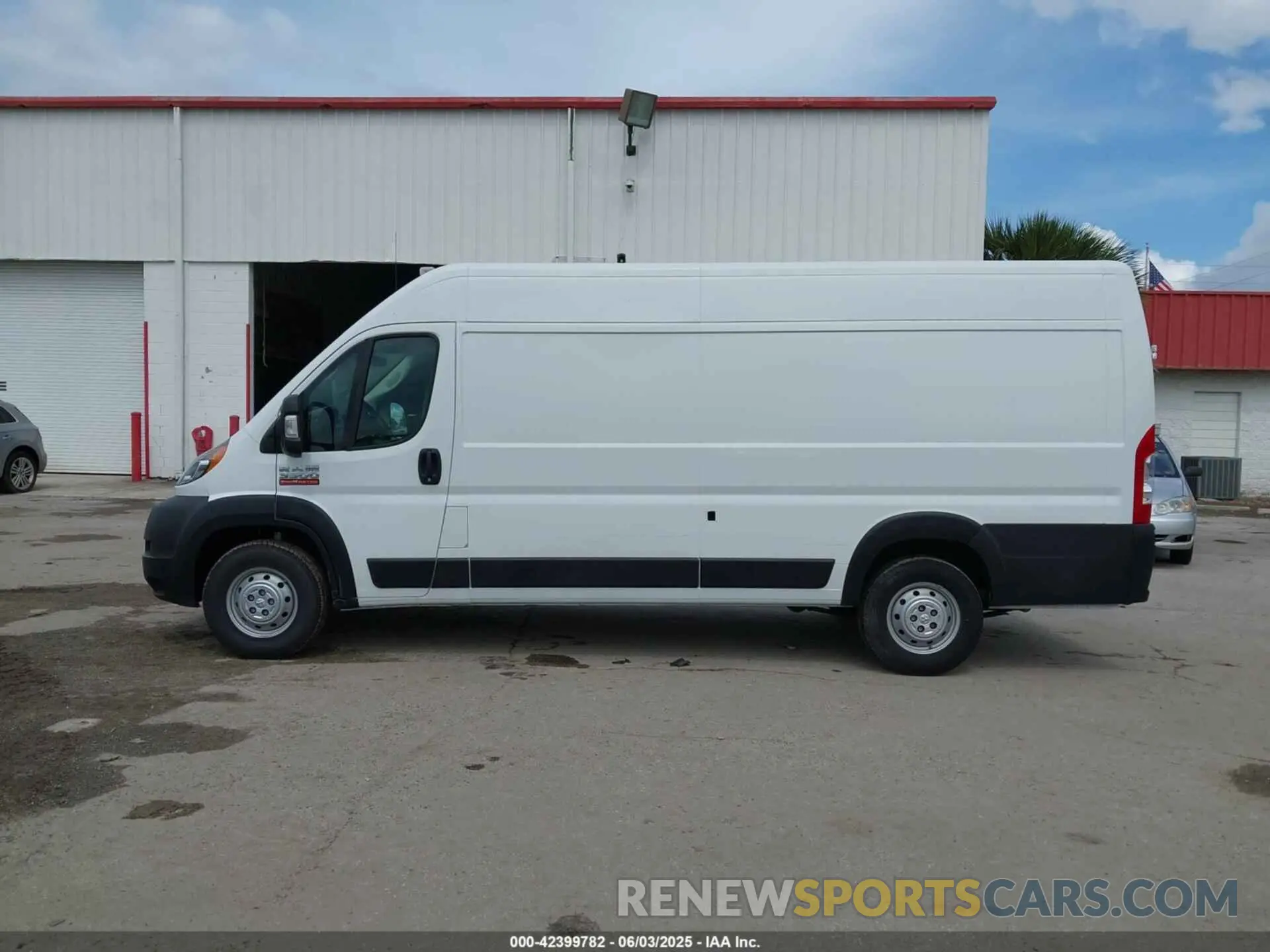 14 Photograph of a damaged car 3C6MRVJG9ME551175 RAM PROMASTER 3500 2021