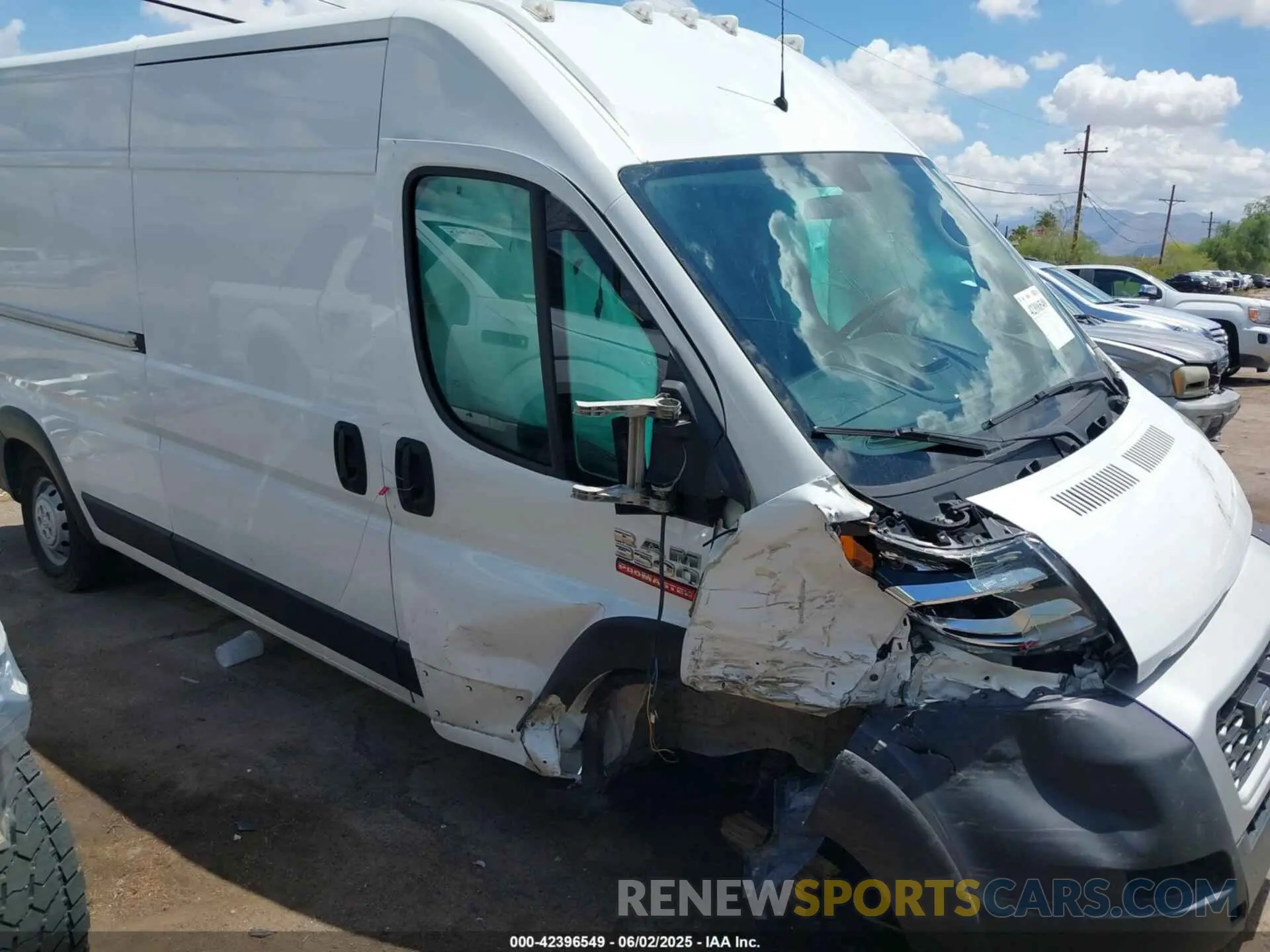 14 Photograph of a damaged car 3C6MRVJGXME551461 RAM PROMASTER 3500 2021