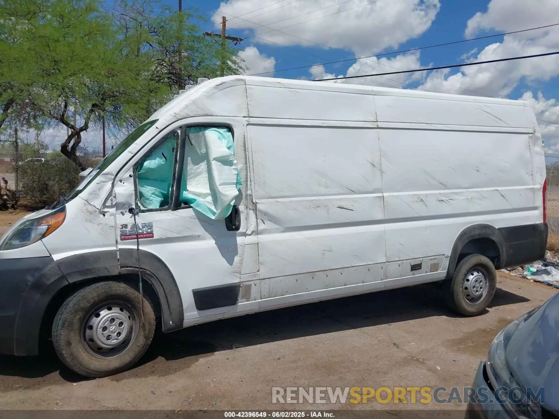 15 Photograph of a damaged car 3C6MRVJGXME551461 RAM PROMASTER 3500 2021