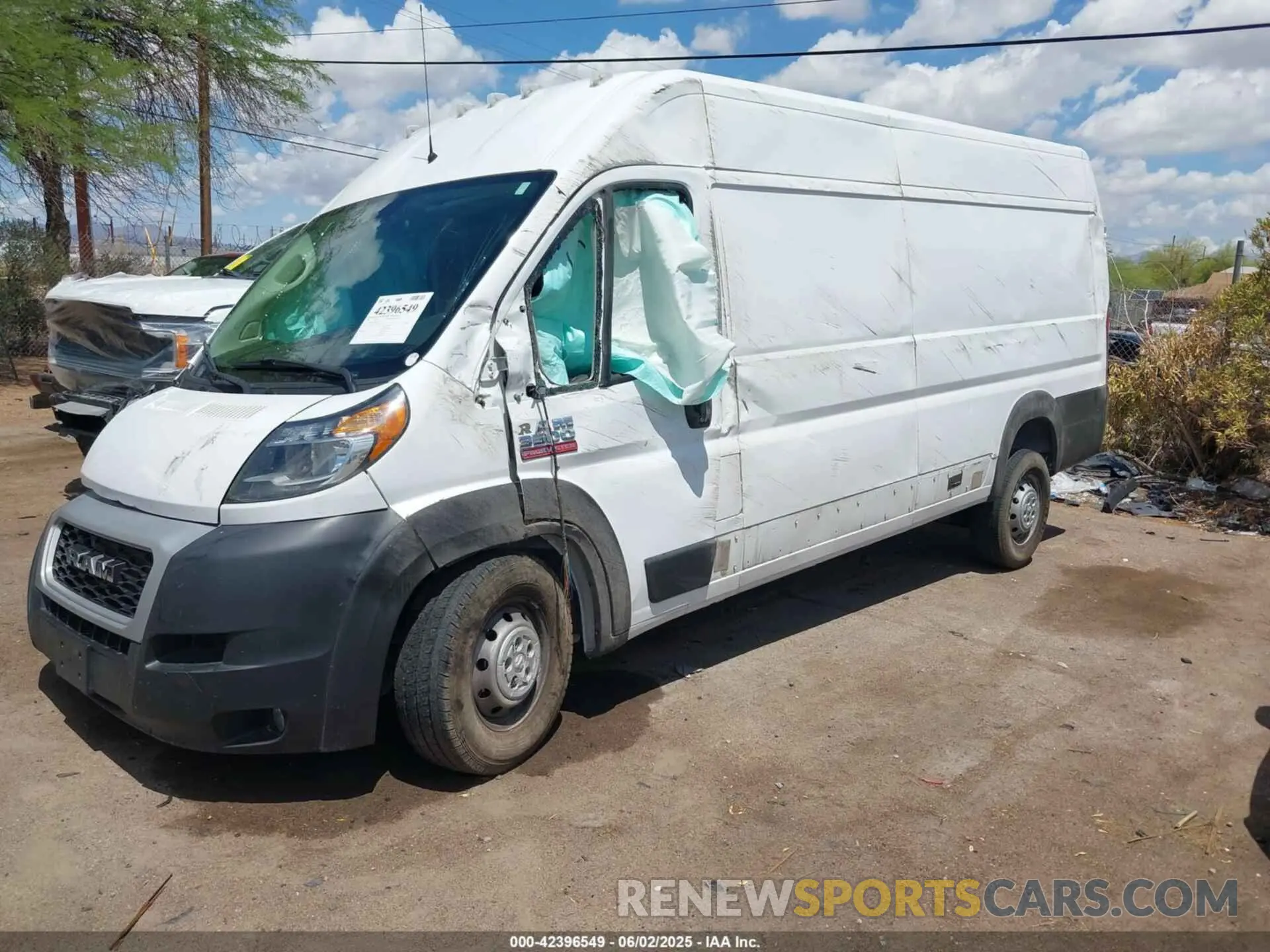 2 Photograph of a damaged car 3C6MRVJGXME551461 RAM PROMASTER 3500 2021