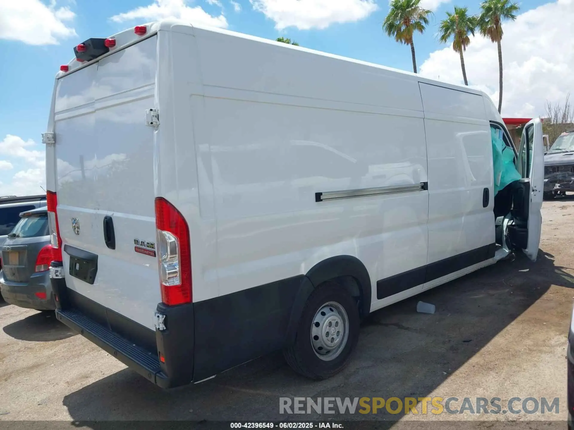 4 Photograph of a damaged car 3C6MRVJGXME551461 RAM PROMASTER 3500 2021