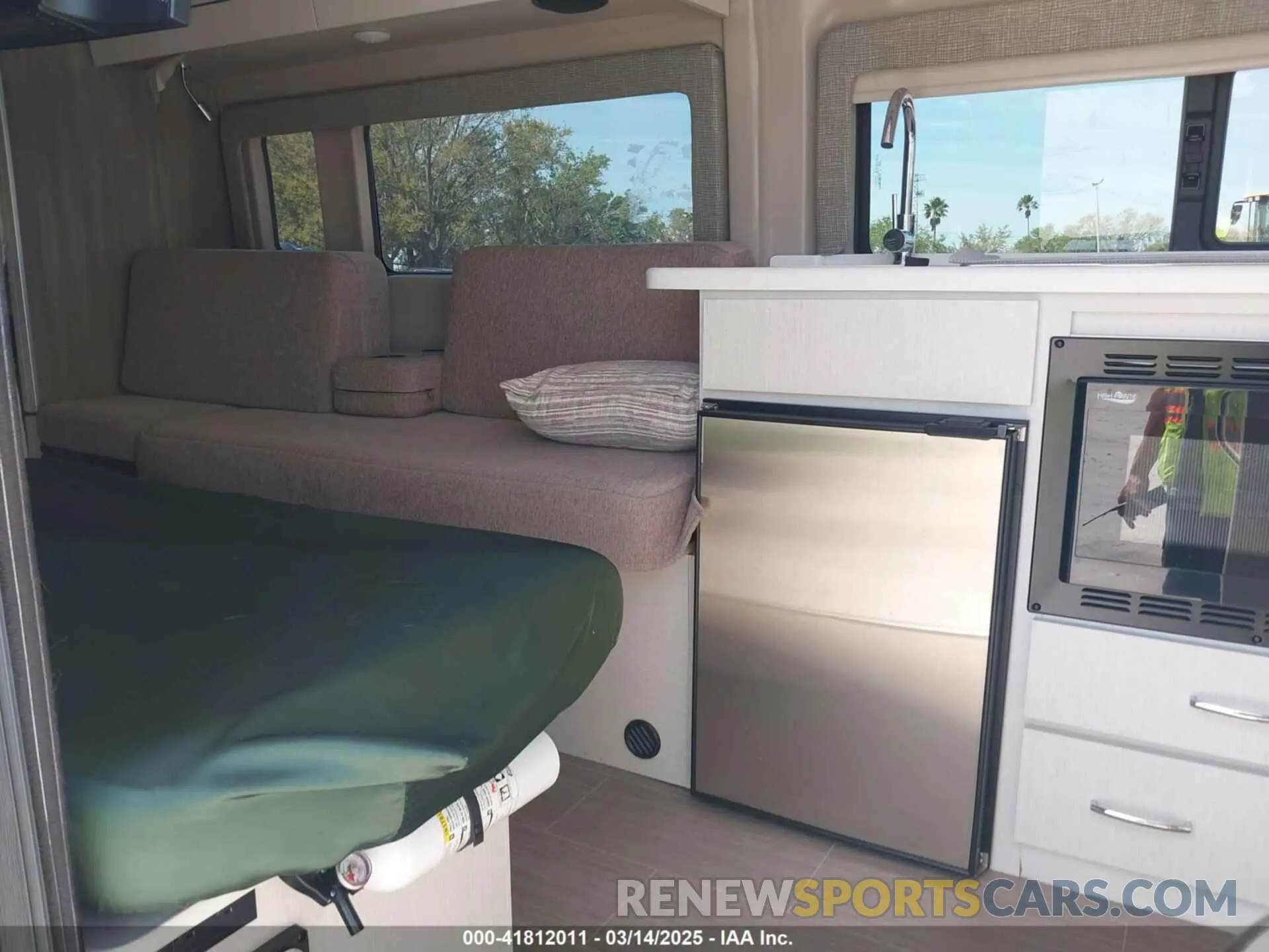 8 Photograph of a damaged car 3C6MRVUG5ME550939 RAM PROMASTER 3500 2021
