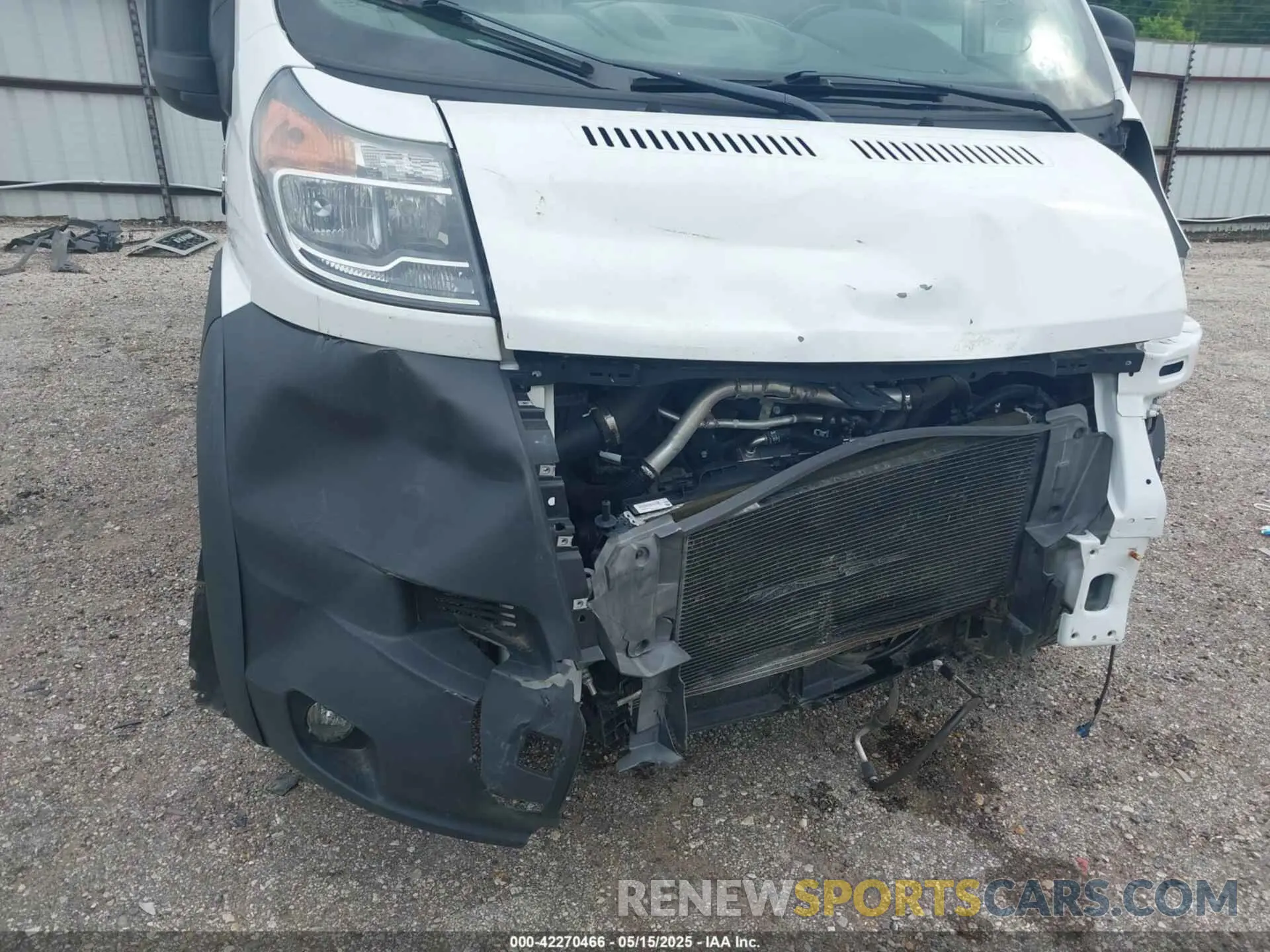 18 Photograph of a damaged car 3C6MRVJG3NE115505 RAM PROMASTER 3500 2022