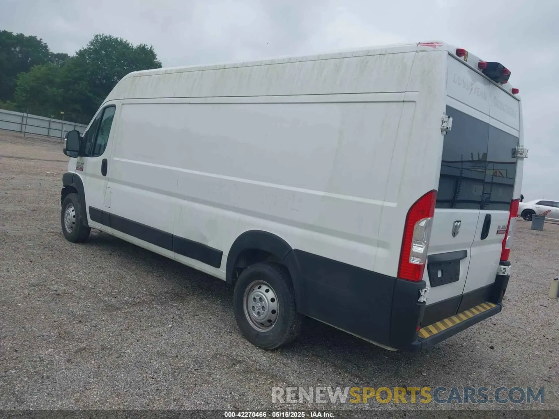 3 Photograph of a damaged car 3C6MRVJG3NE115505 RAM PROMASTER 3500 2022