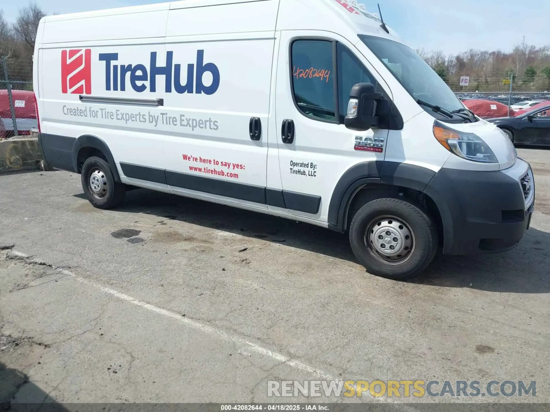 13 Photograph of a damaged car 3C6MRVJG4NE111866 RAM PROMASTER 3500 2022