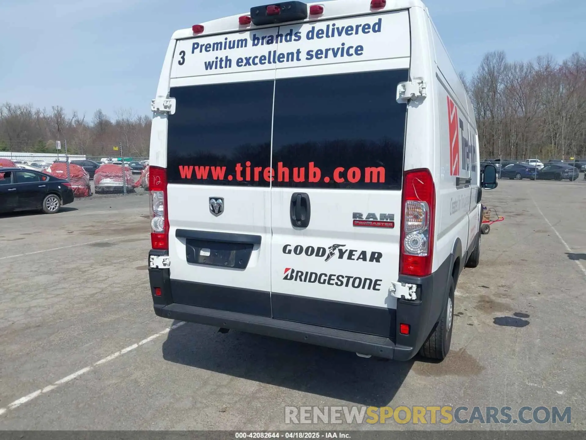16 Photograph of a damaged car 3C6MRVJG4NE111866 RAM PROMASTER 3500 2022