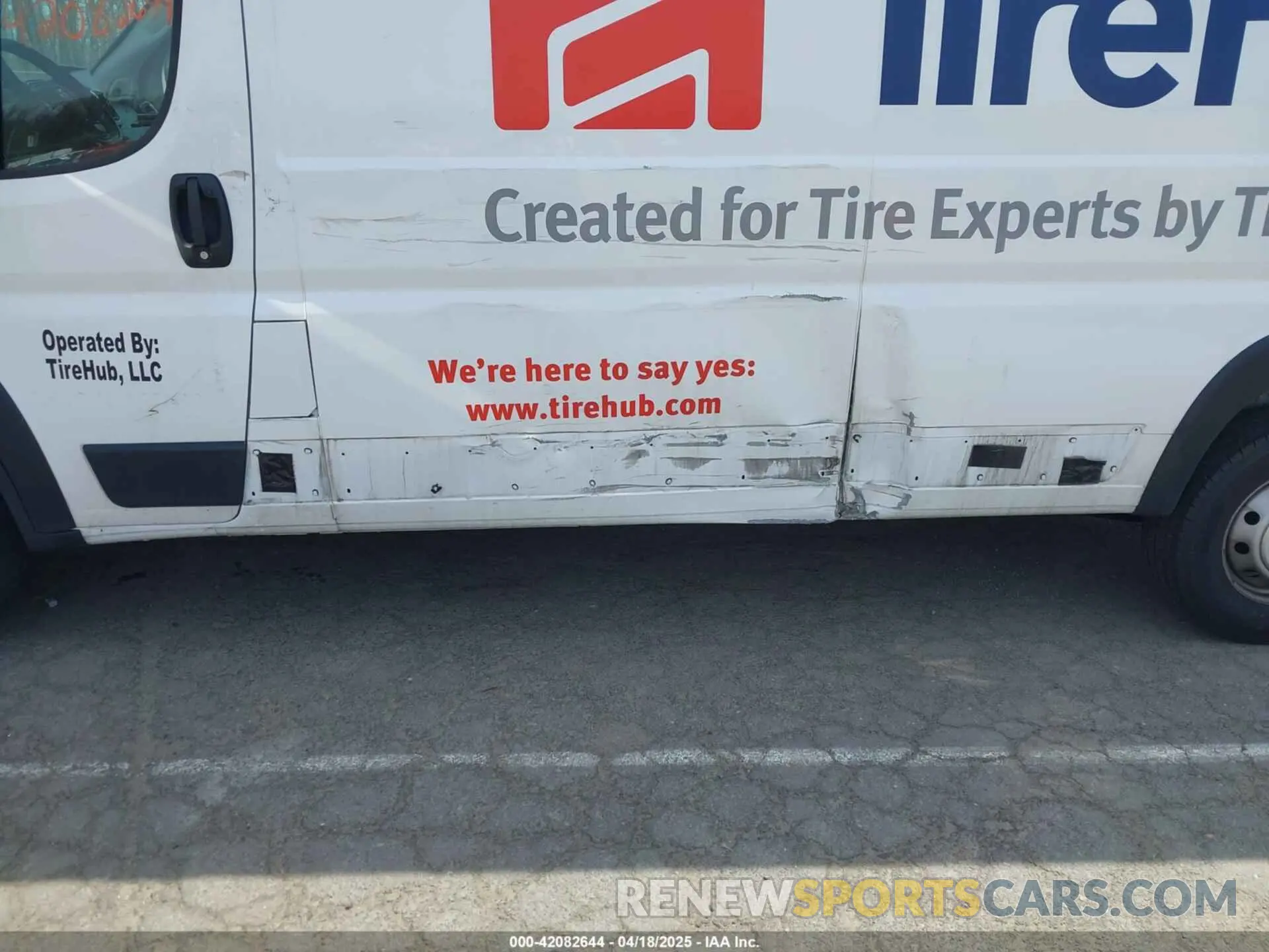 6 Photograph of a damaged car 3C6MRVJG4NE111866 RAM PROMASTER 3500 2022