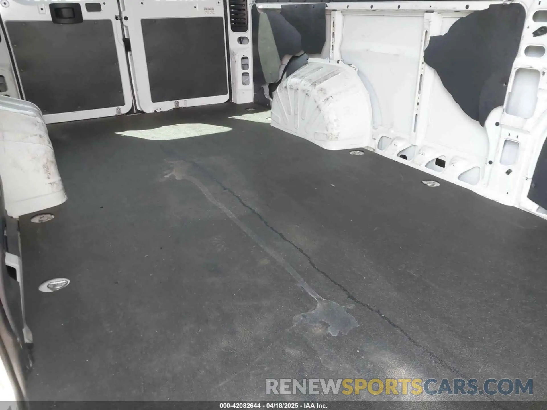8 Photograph of a damaged car 3C6MRVJG4NE111866 RAM PROMASTER 3500 2022