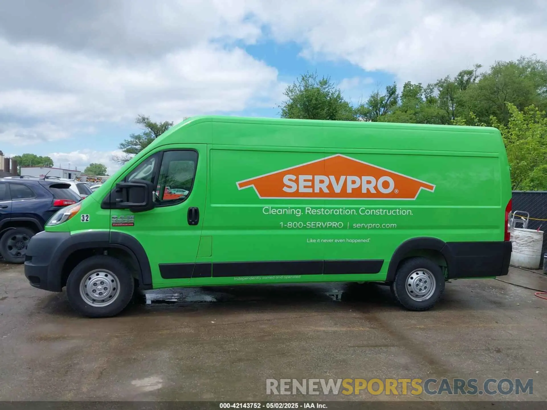 14 Photograph of a damaged car 3C6MRVJG5NE114565 RAM PROMASTER 3500 2022