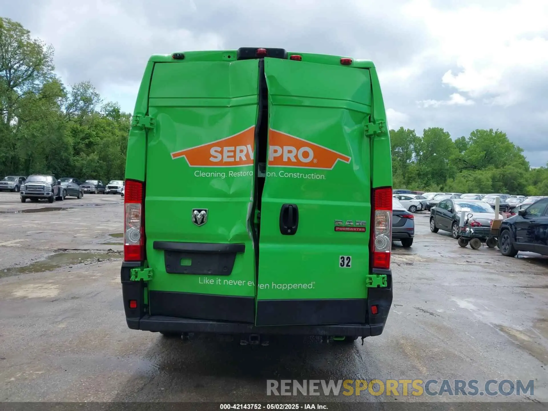 16 Photograph of a damaged car 3C6MRVJG5NE114565 RAM PROMASTER 3500 2022