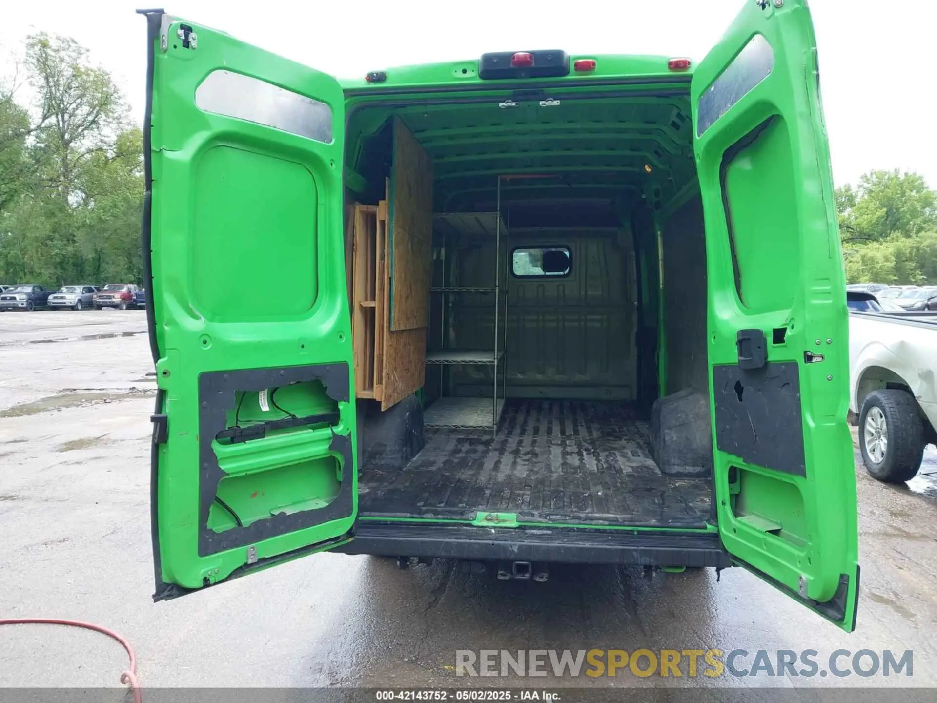 17 Photograph of a damaged car 3C6MRVJG5NE114565 RAM PROMASTER 3500 2022
