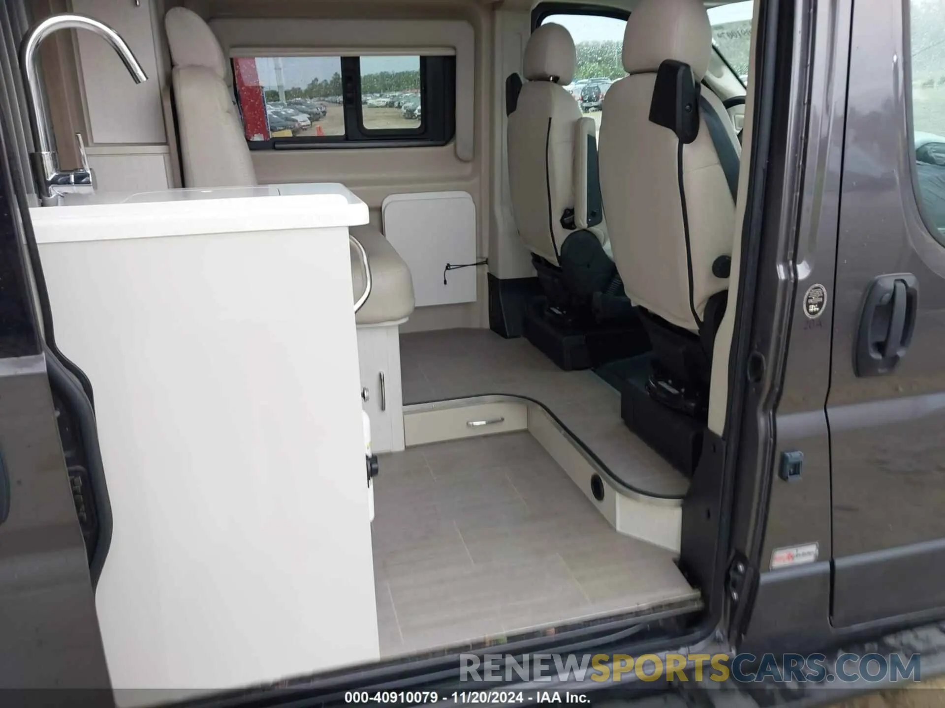 8 Photograph of a damaged car 3C6MRVUG2NE101722 RAM PROMASTER 3500 2022