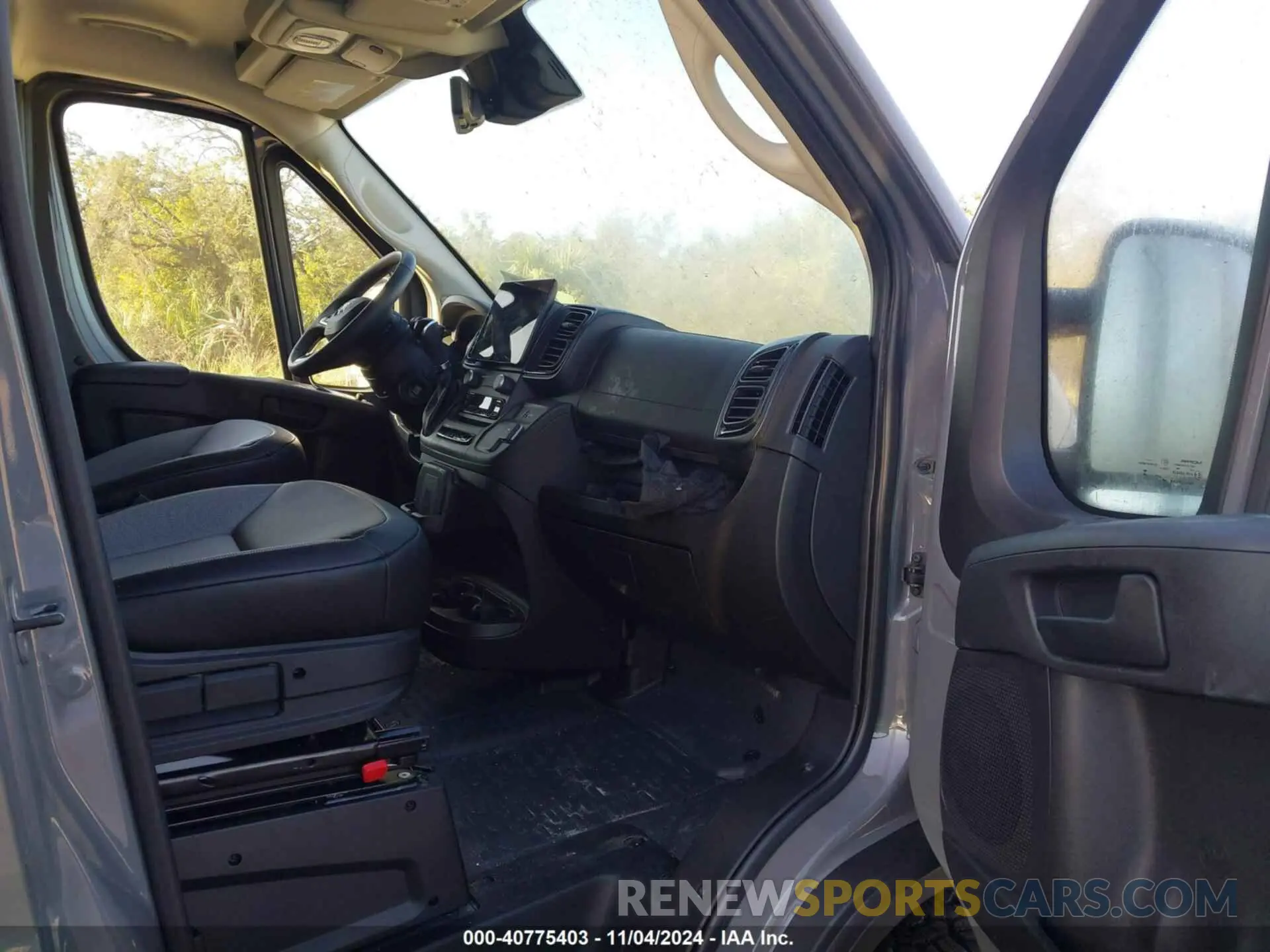 5 Photograph of a damaged car 3C6MRVHG0PE574838 RAM PROMASTER 3500 2023