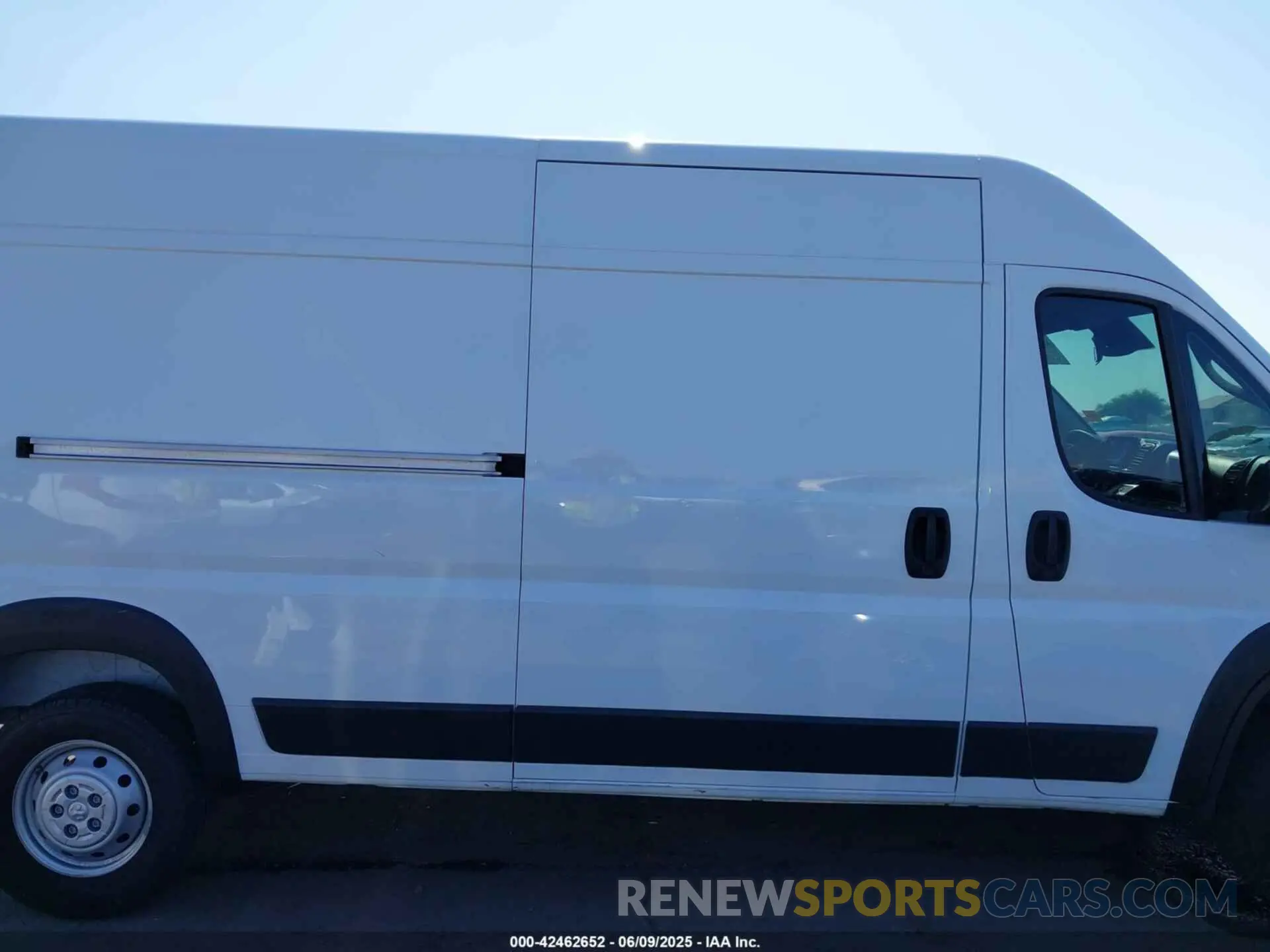 14 Photograph of a damaged car 3C6MRVHG6PE509153 RAM PROMASTER 3500 2023